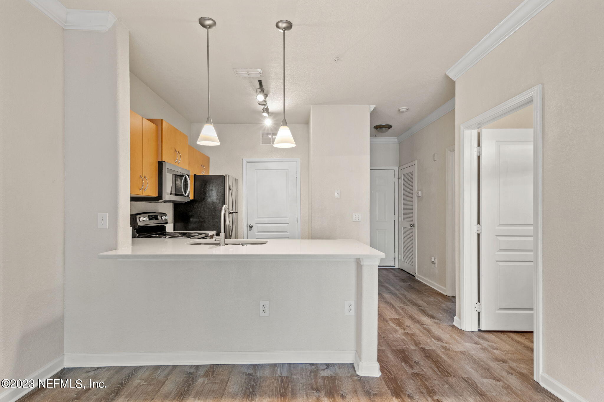 8290 GATE Parkway W, 168