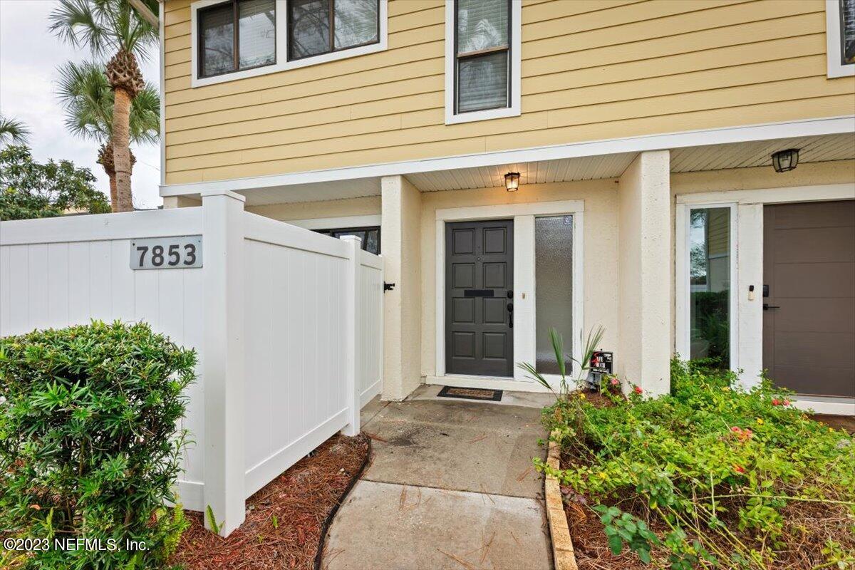 7853 LA SIERRA Court, 7853