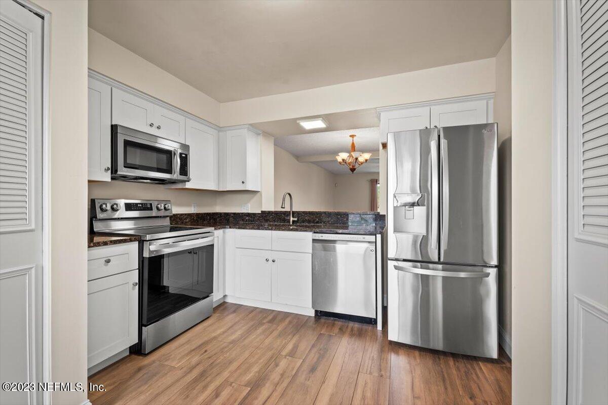 7853 LA SIERRA Court, 7853