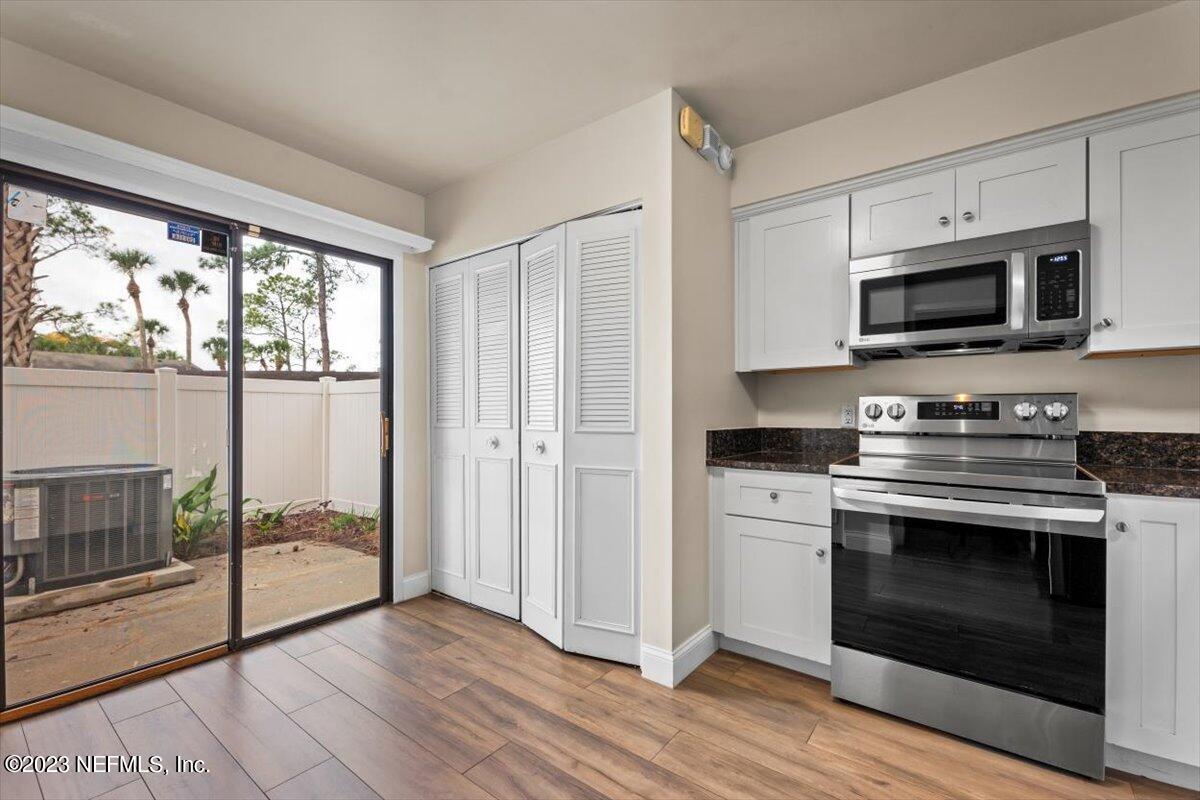 7853 LA SIERRA Court, 7853