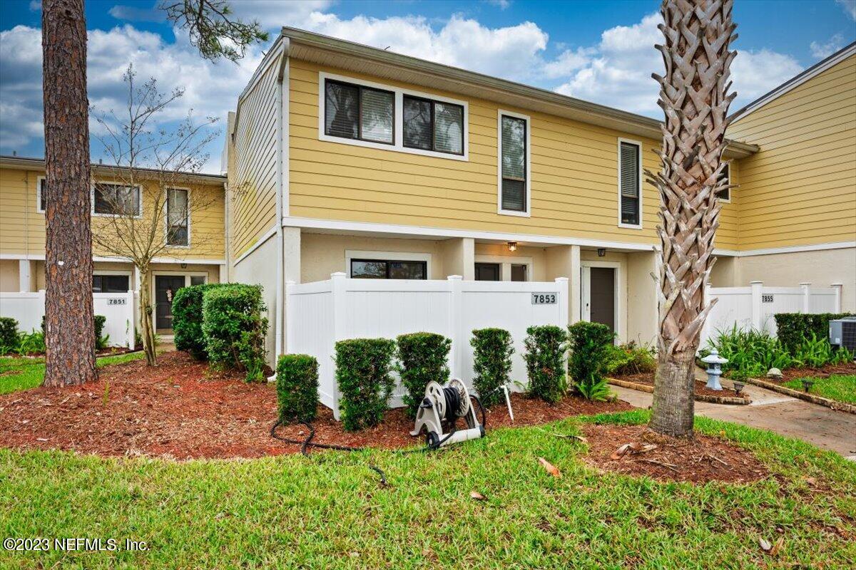 7853 LA SIERRA Court, 7853