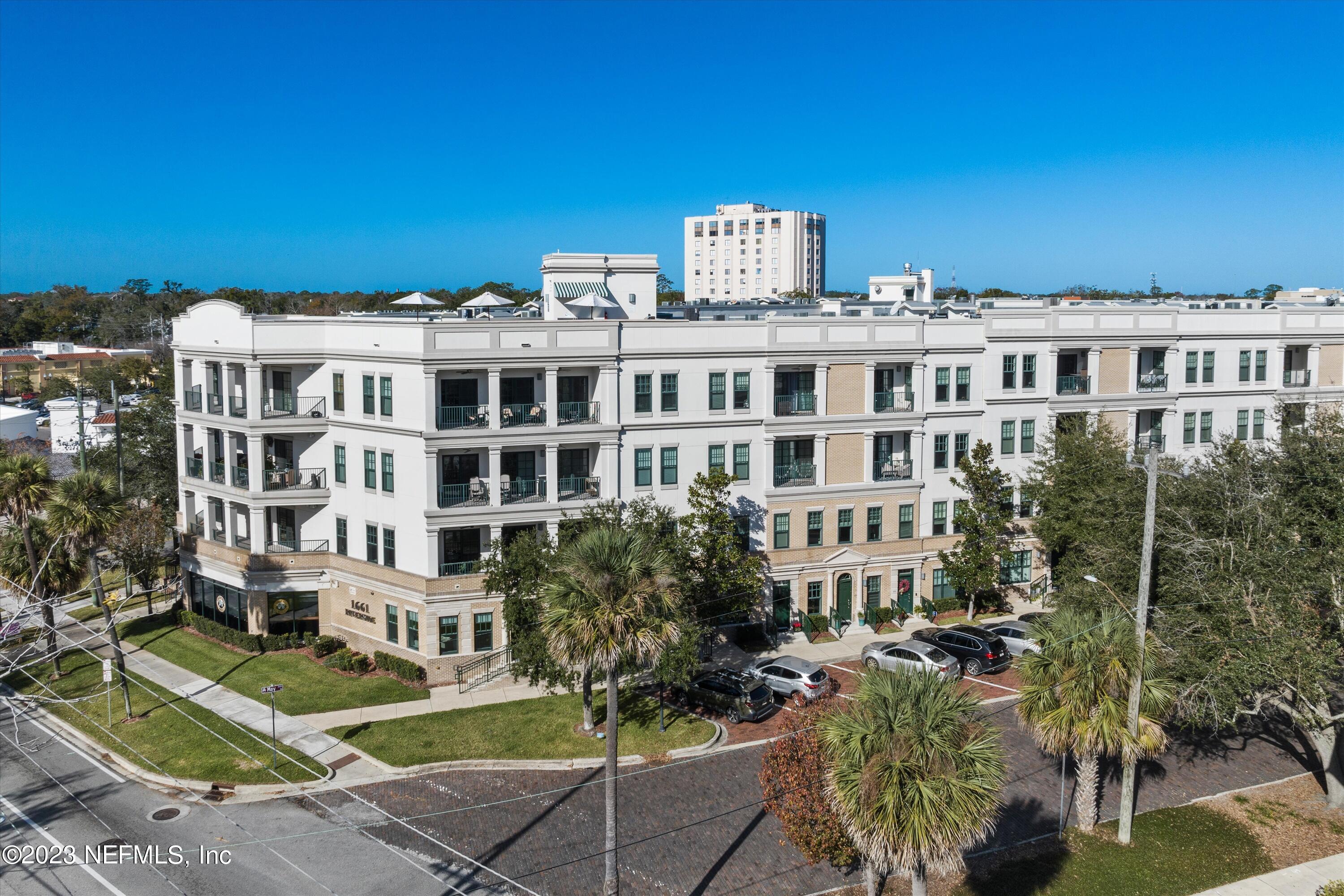 1661 RIVERSIDE Avenue, 211