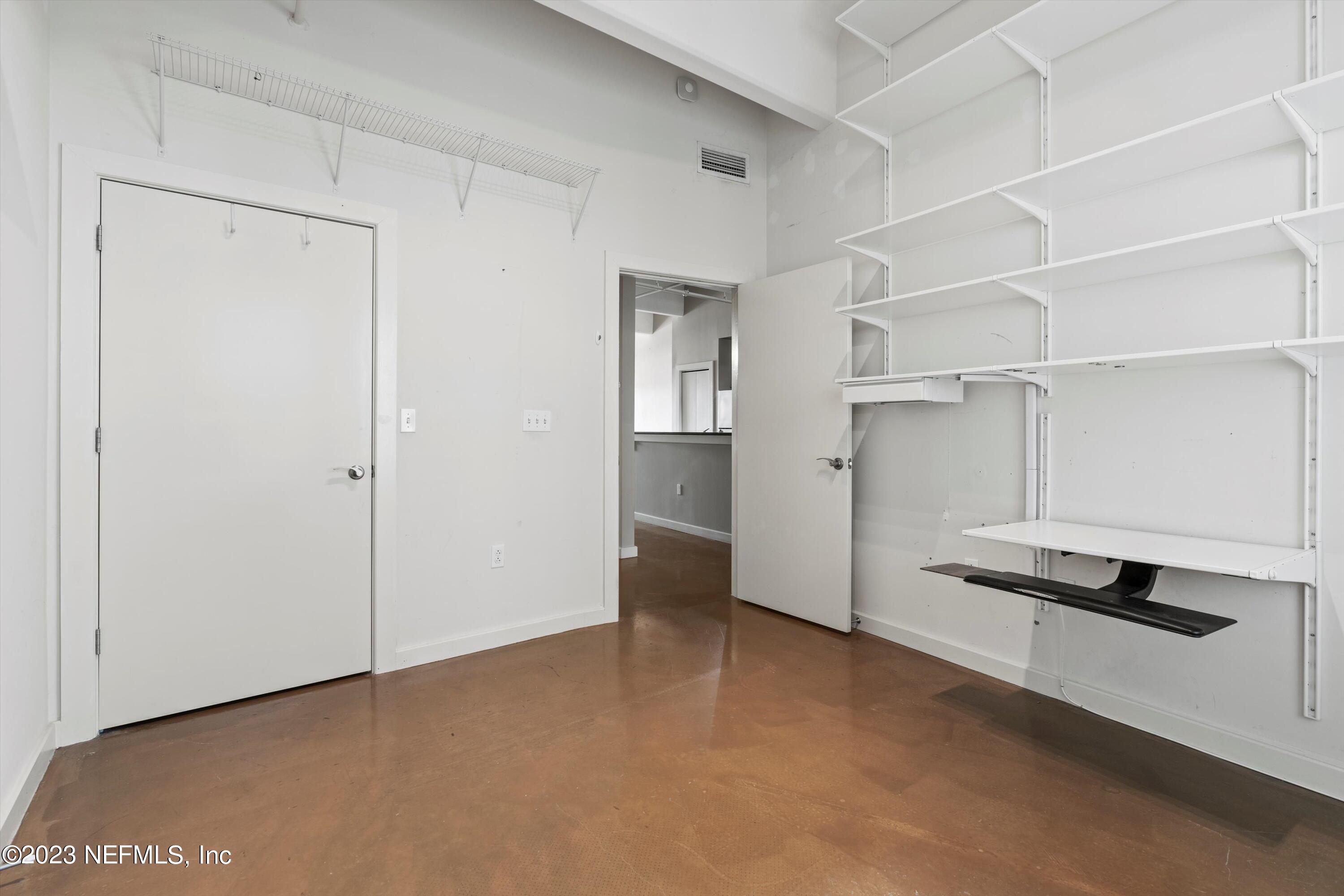 1661 RIVERSIDE Avenue, 211