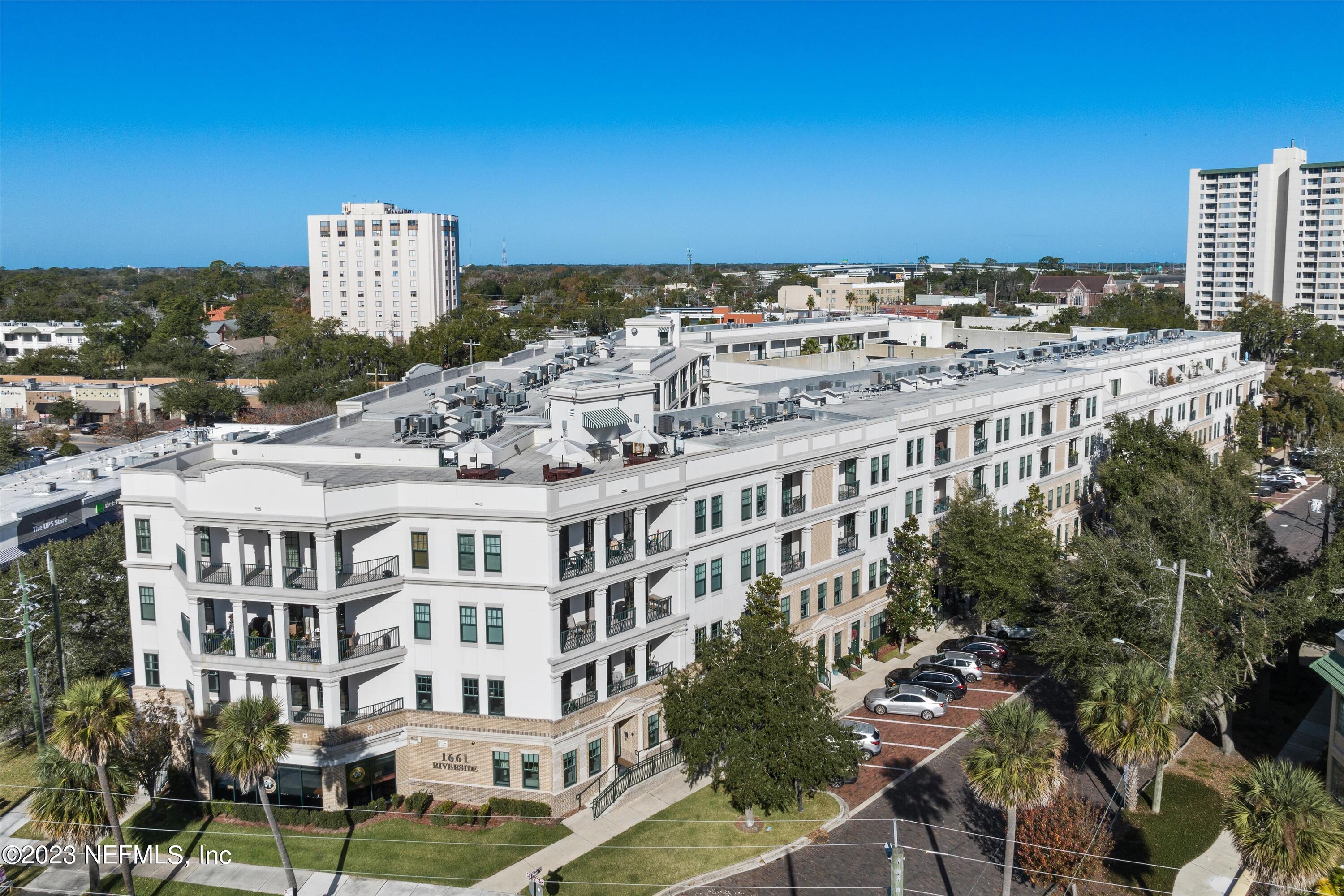 1661 RIVERSIDE Avenue, 211