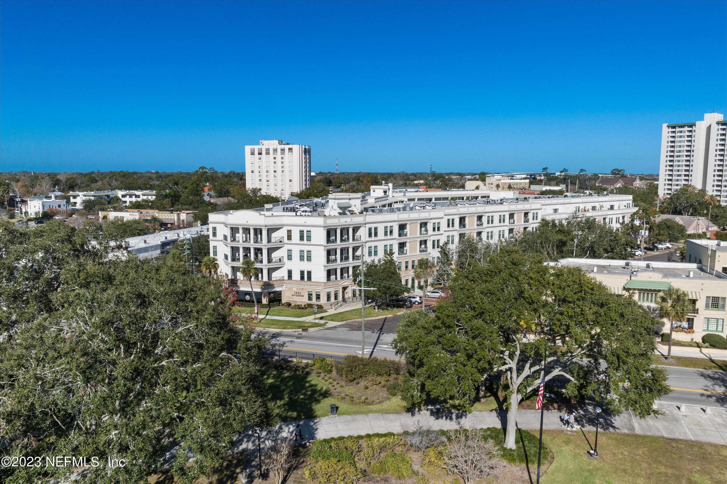 1661 RIVERSIDE Avenue, 211