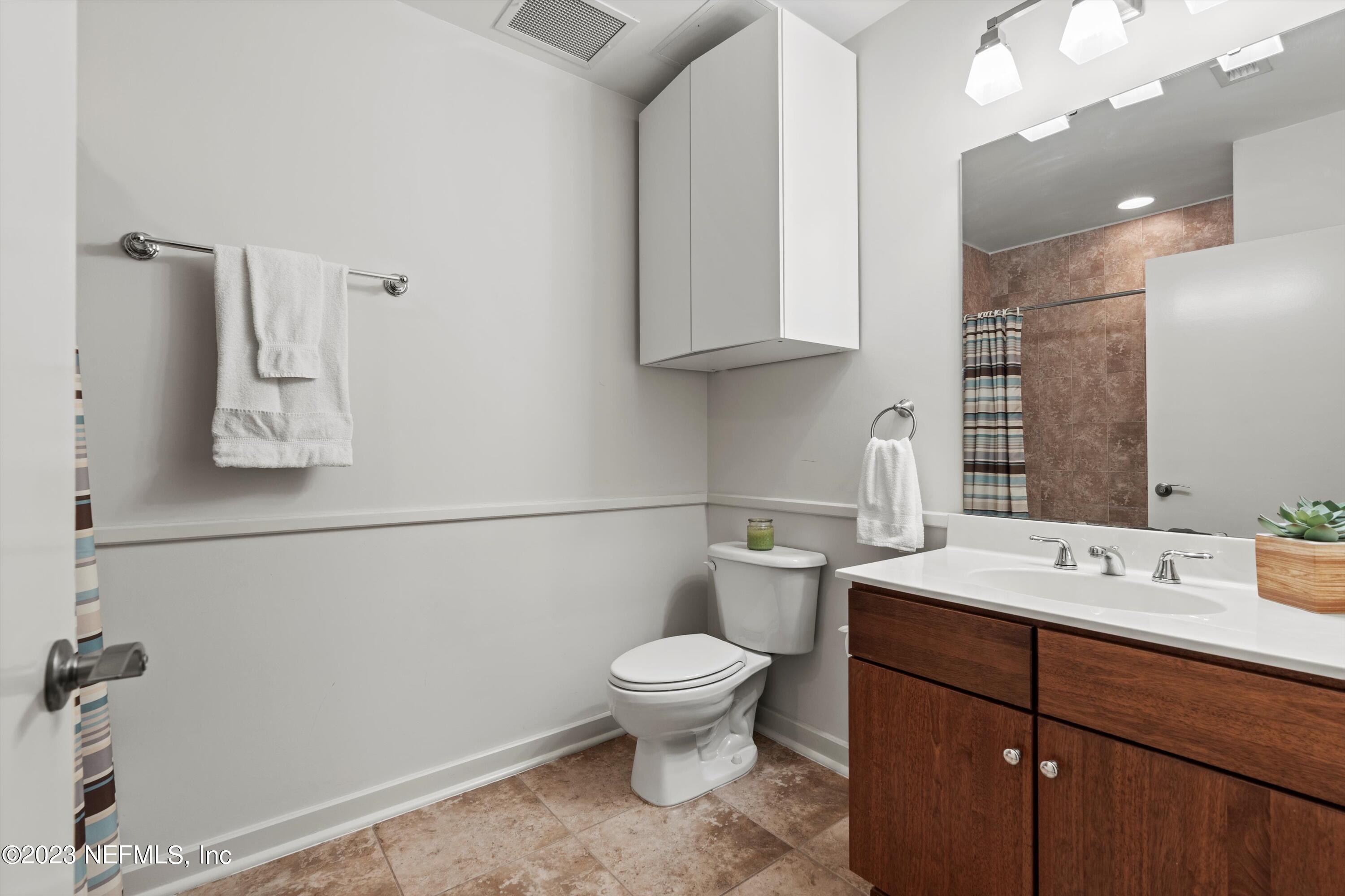 1661 RIVERSIDE Avenue, 211