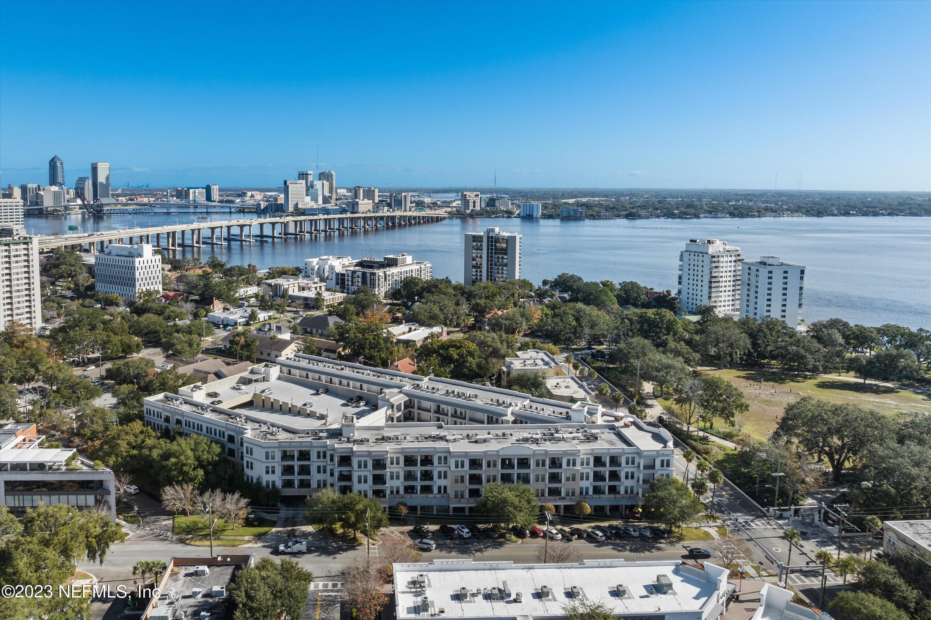 1661 RIVERSIDE Avenue, 211