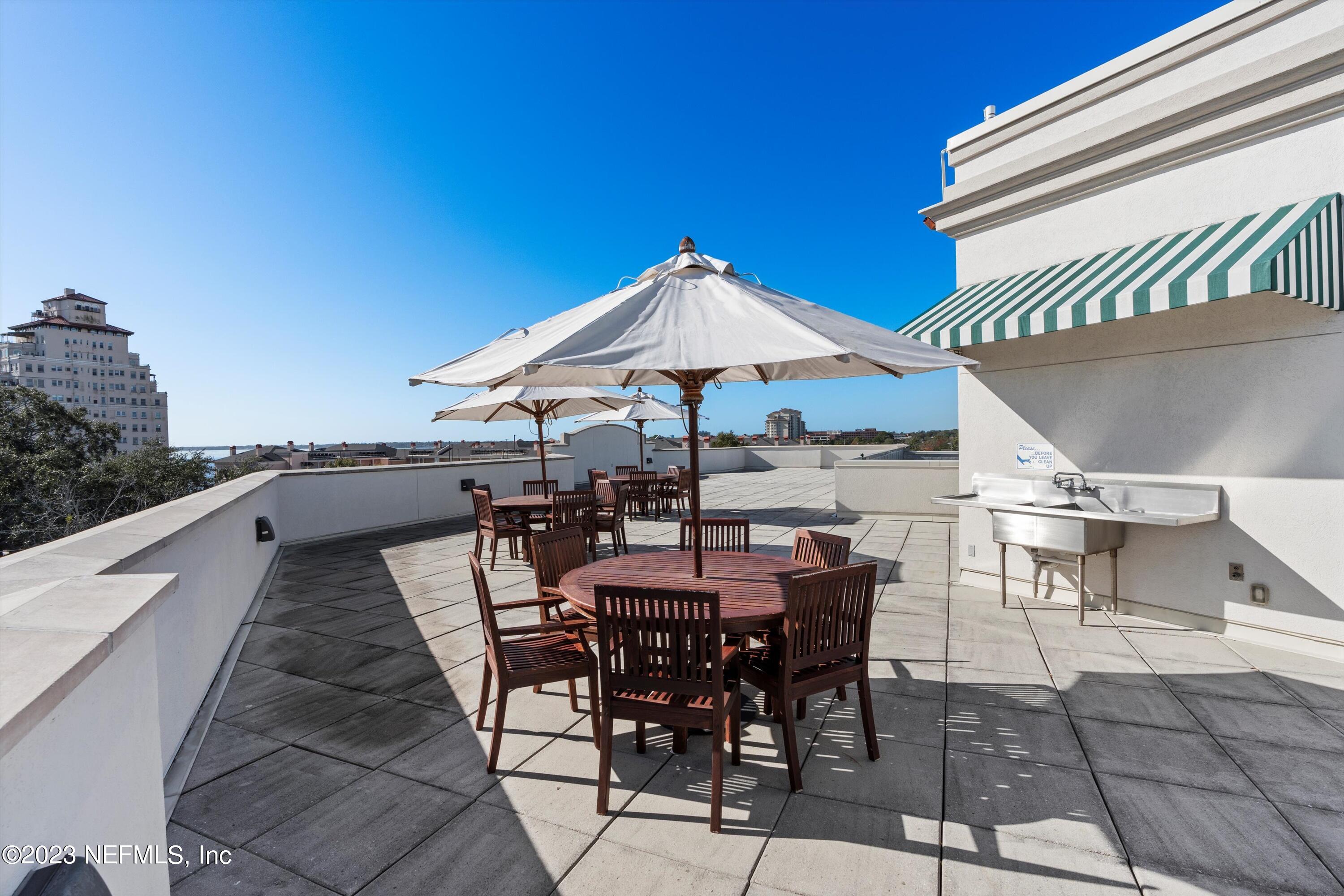 1661 RIVERSIDE Avenue, 211