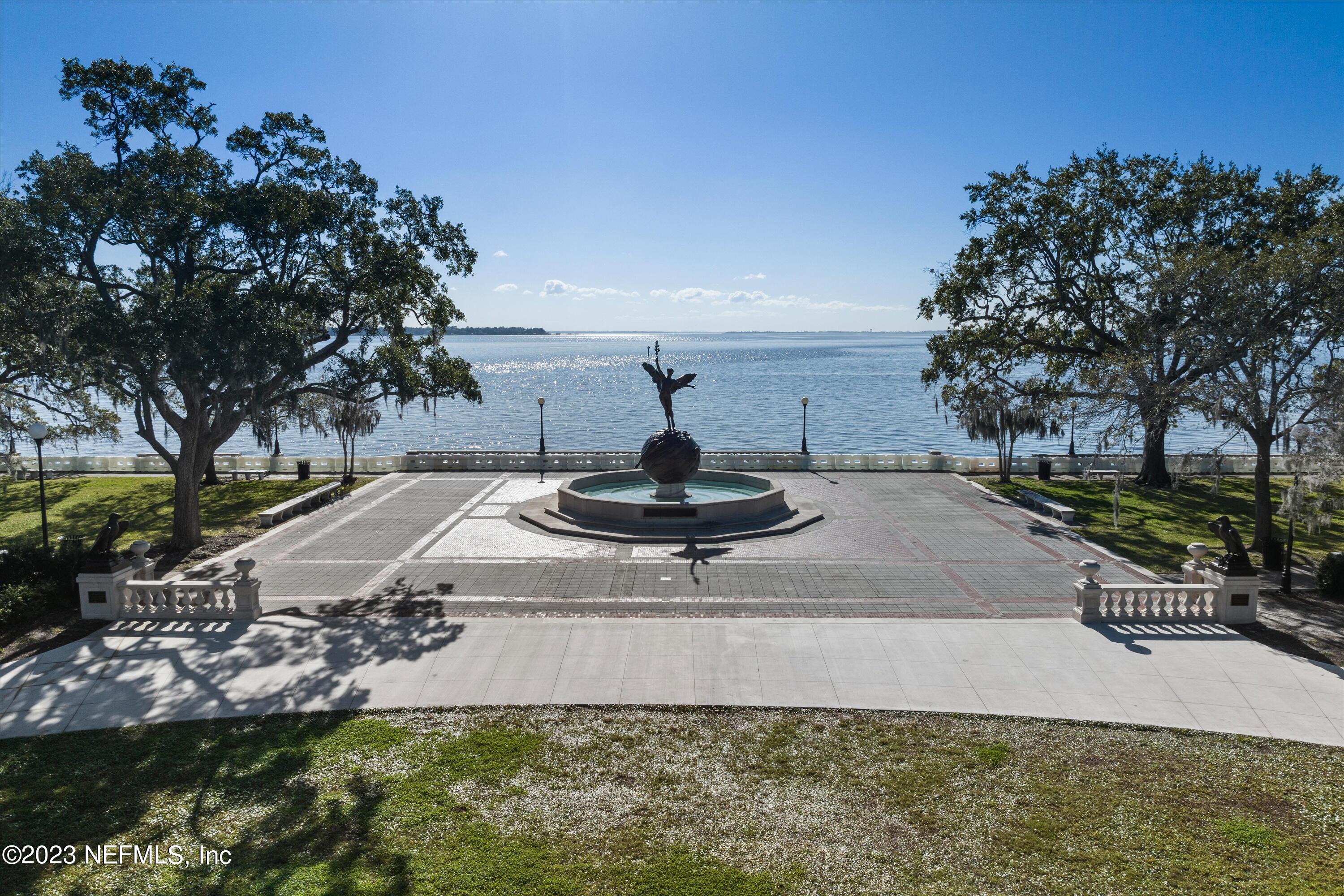 1661 RIVERSIDE Avenue, 211