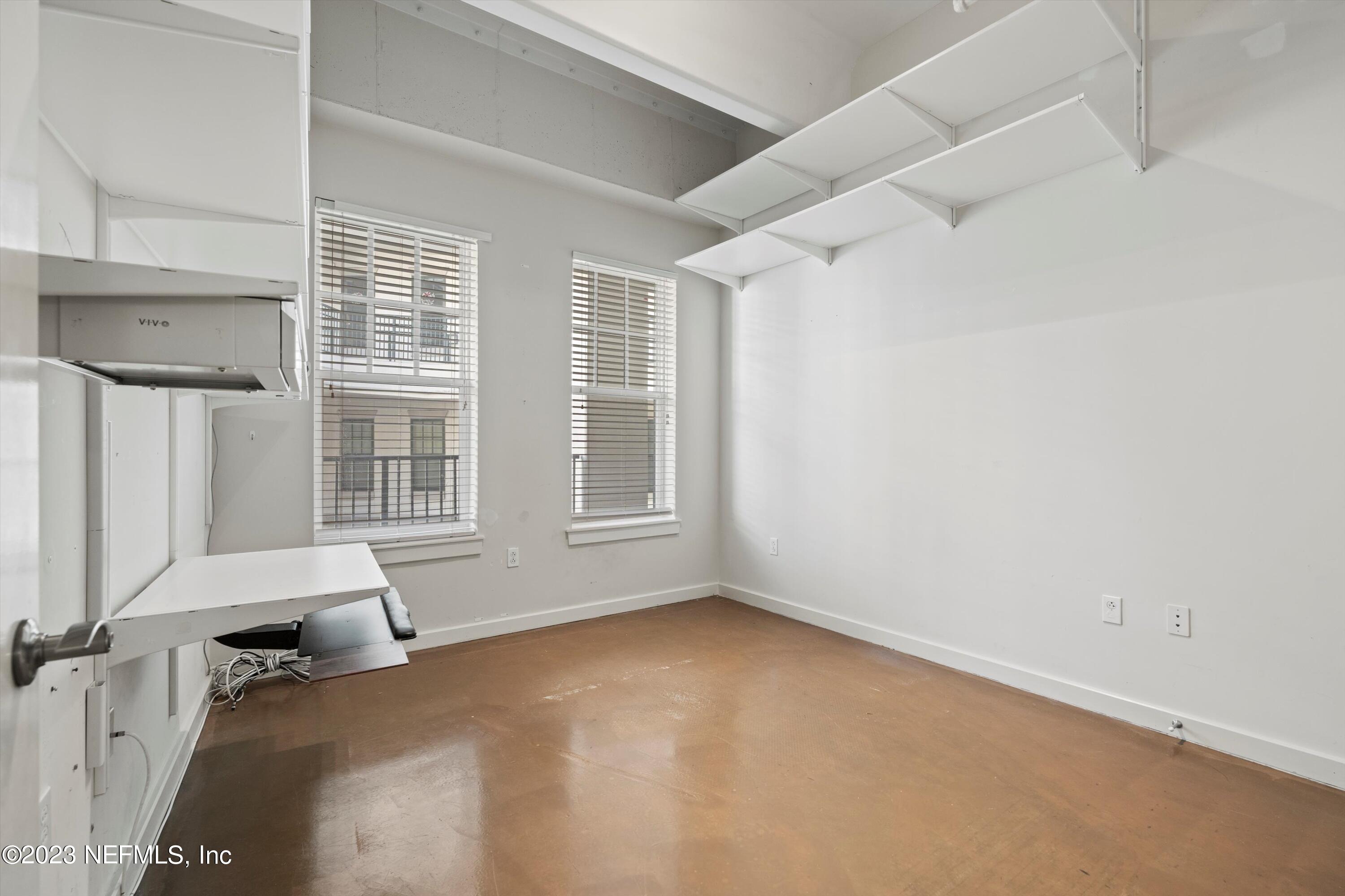 1661 RIVERSIDE Avenue, 211