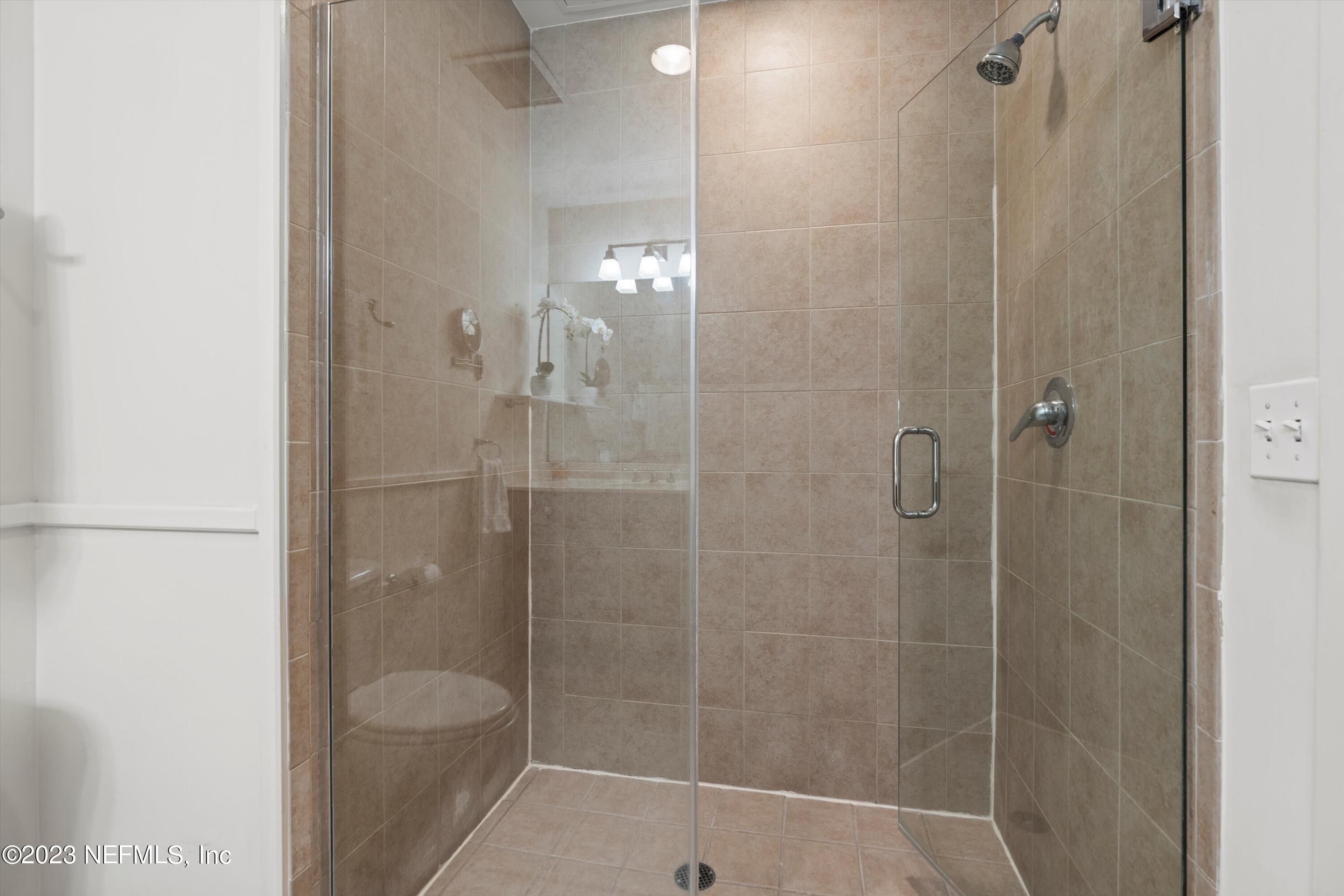 1661 RIVERSIDE Avenue, 211