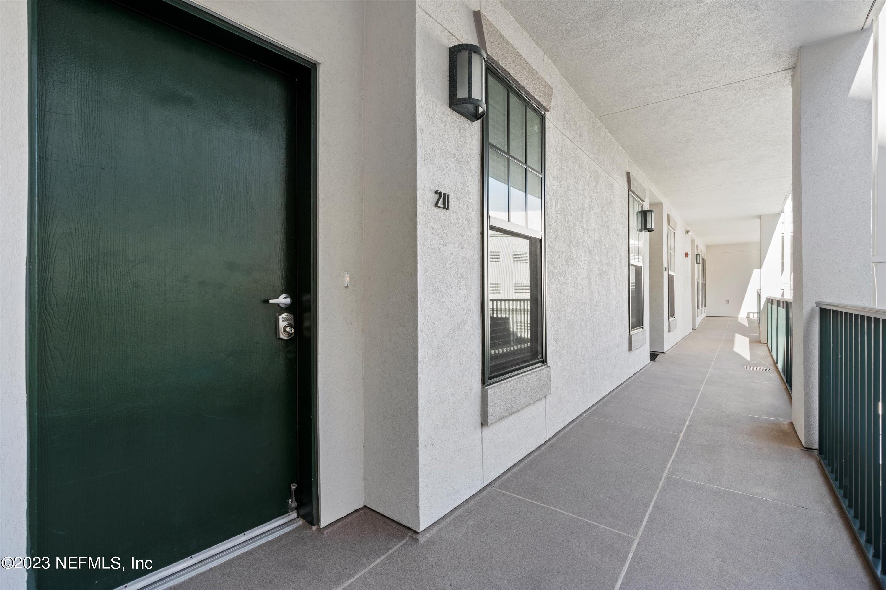 1661 RIVERSIDE Avenue, 211