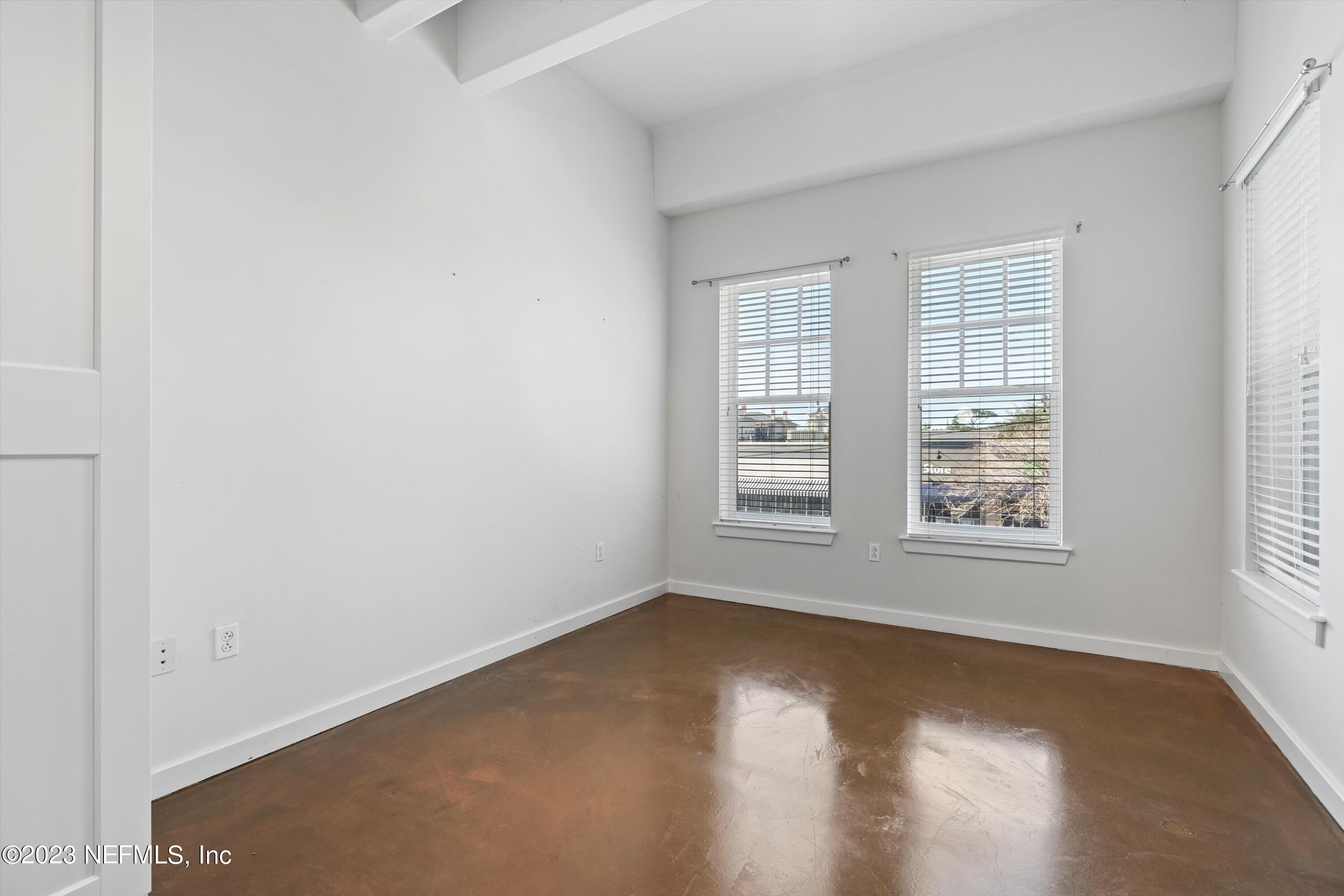 1661 RIVERSIDE Avenue, 211