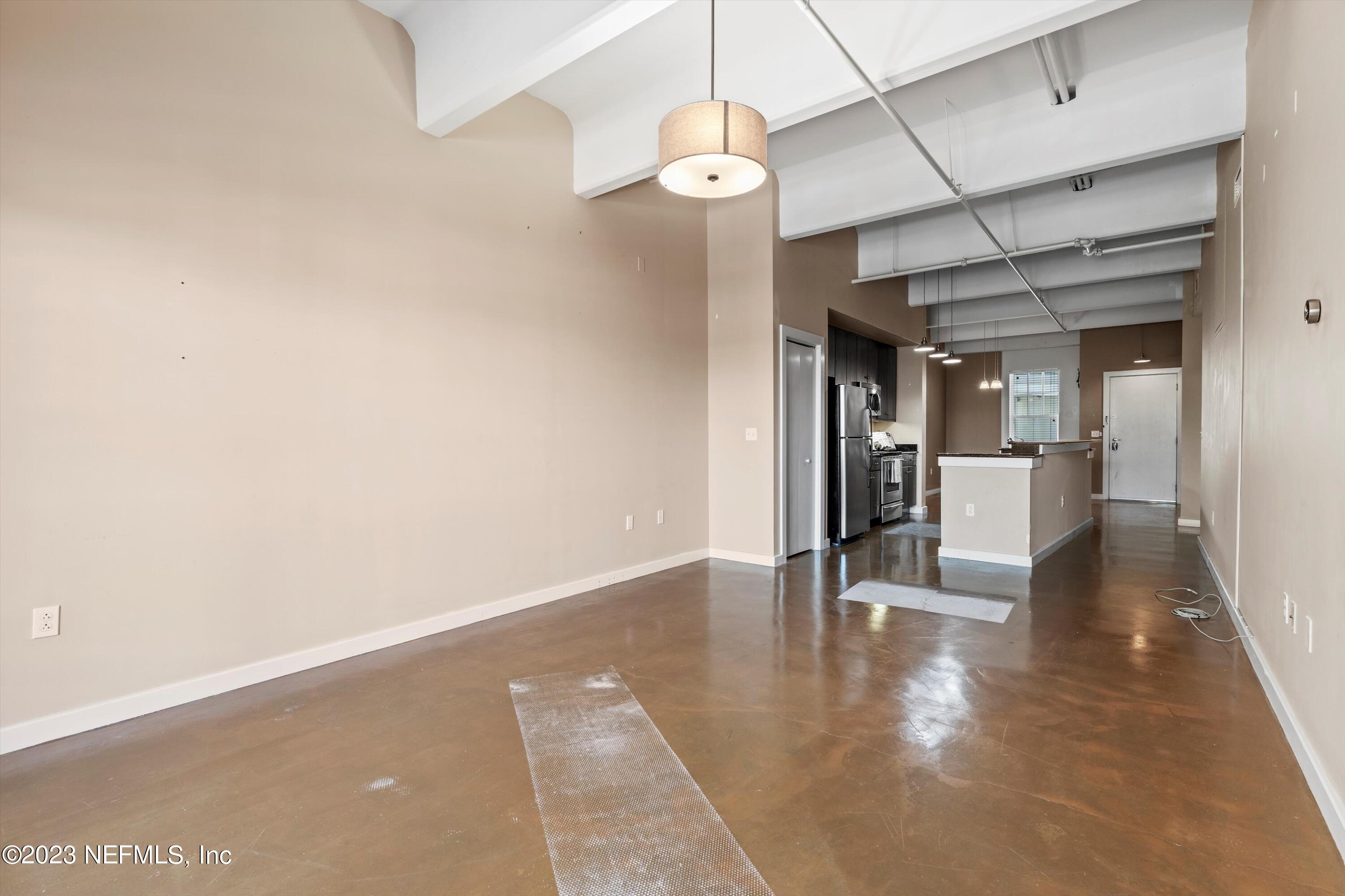 1661 RIVERSIDE Avenue, 211