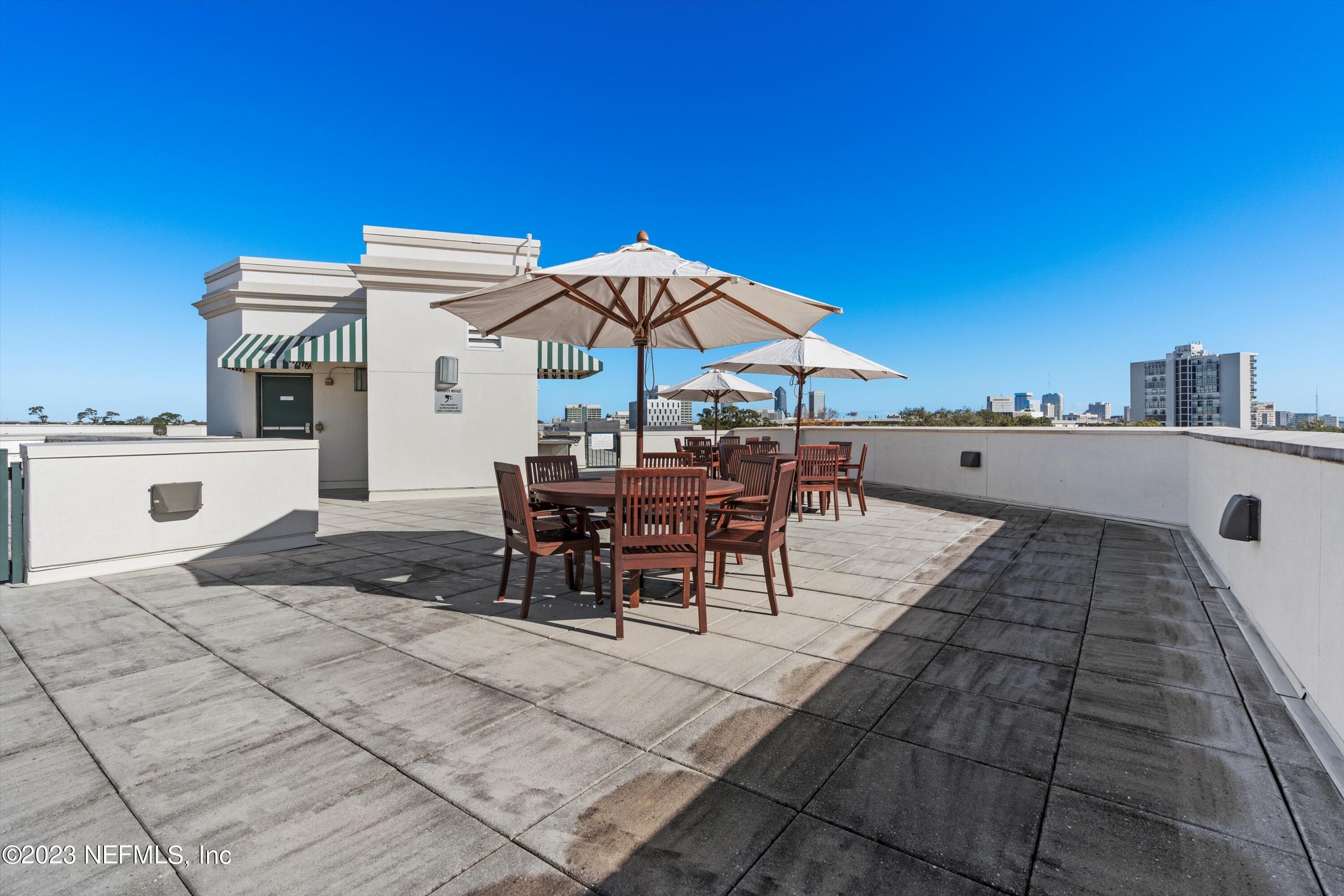 1661 RIVERSIDE Avenue, 211