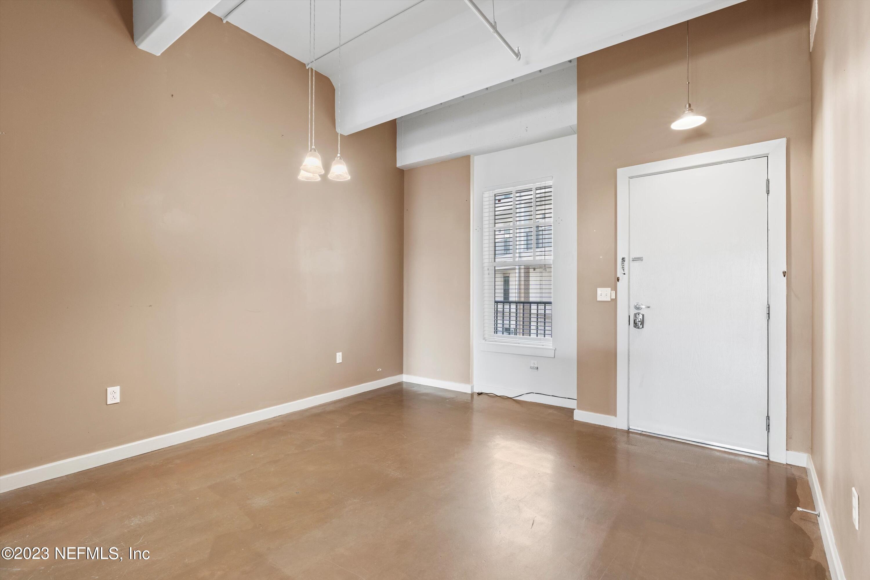 1661 RIVERSIDE Avenue, 211