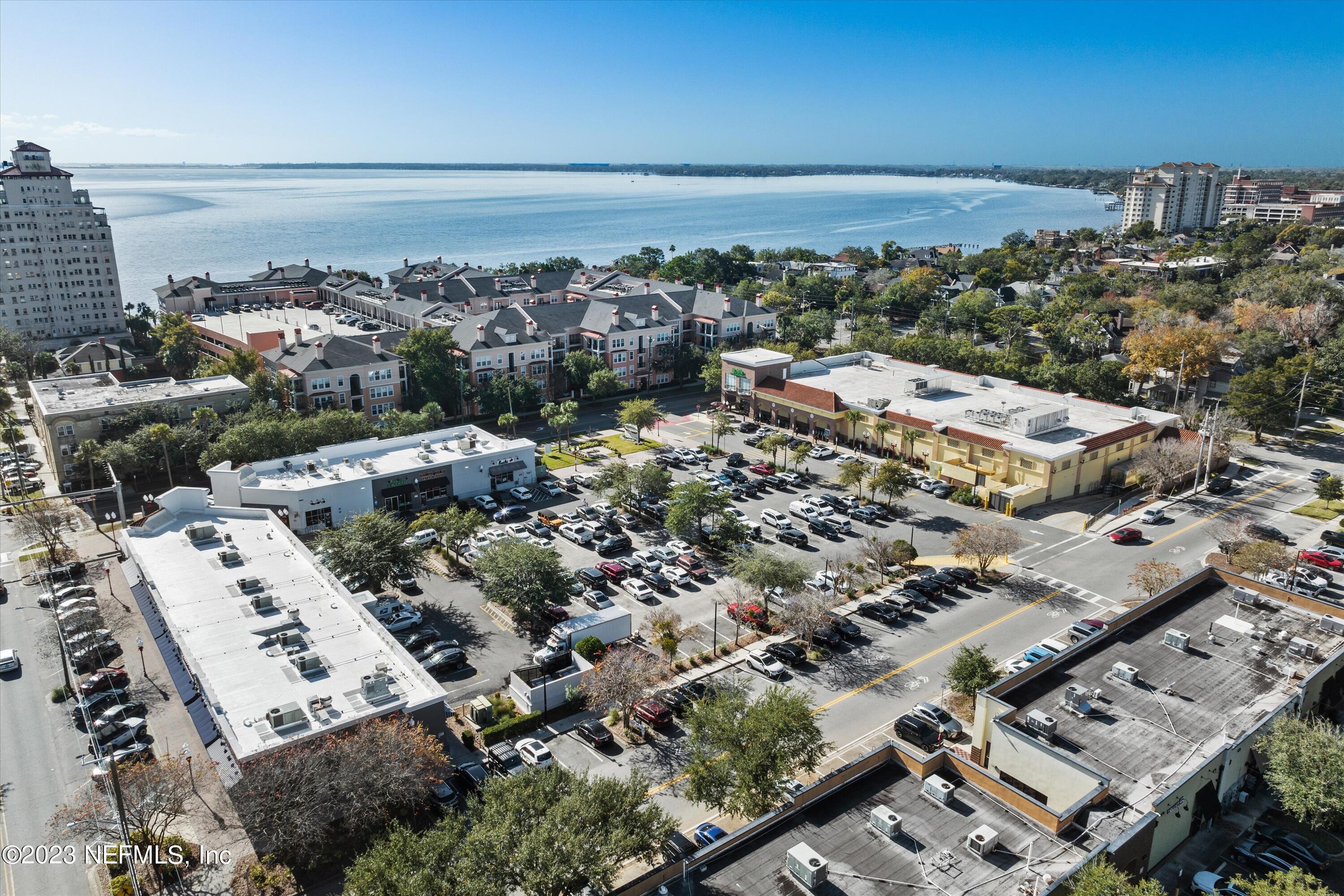 1661 RIVERSIDE Avenue, 211