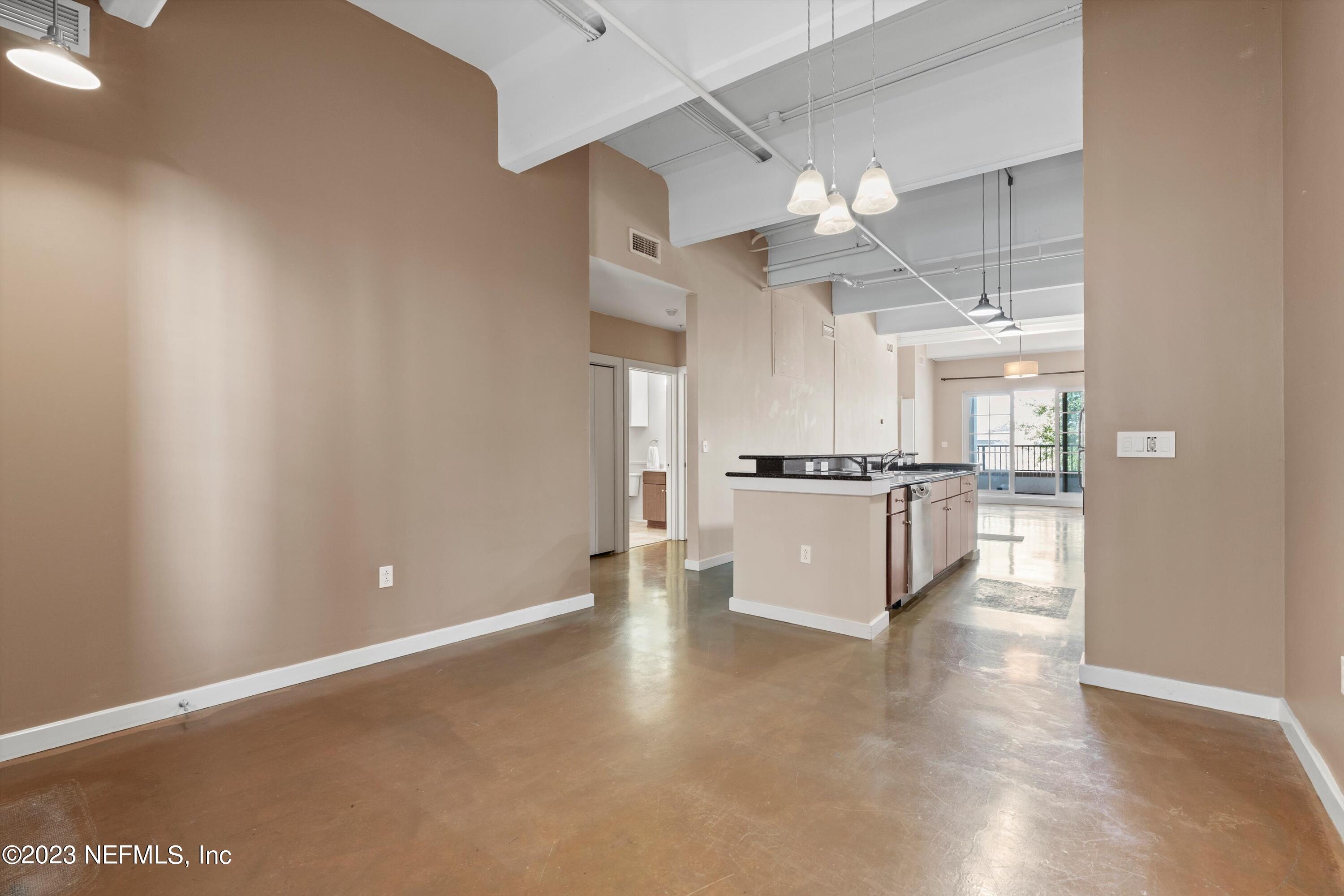 1661 RIVERSIDE Avenue, 211