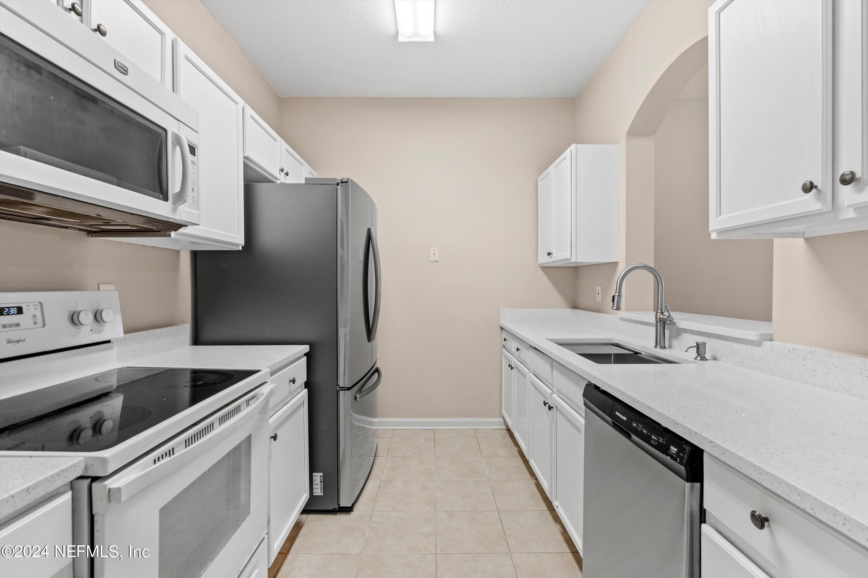 7990 BAYMEADOWS Road, 206