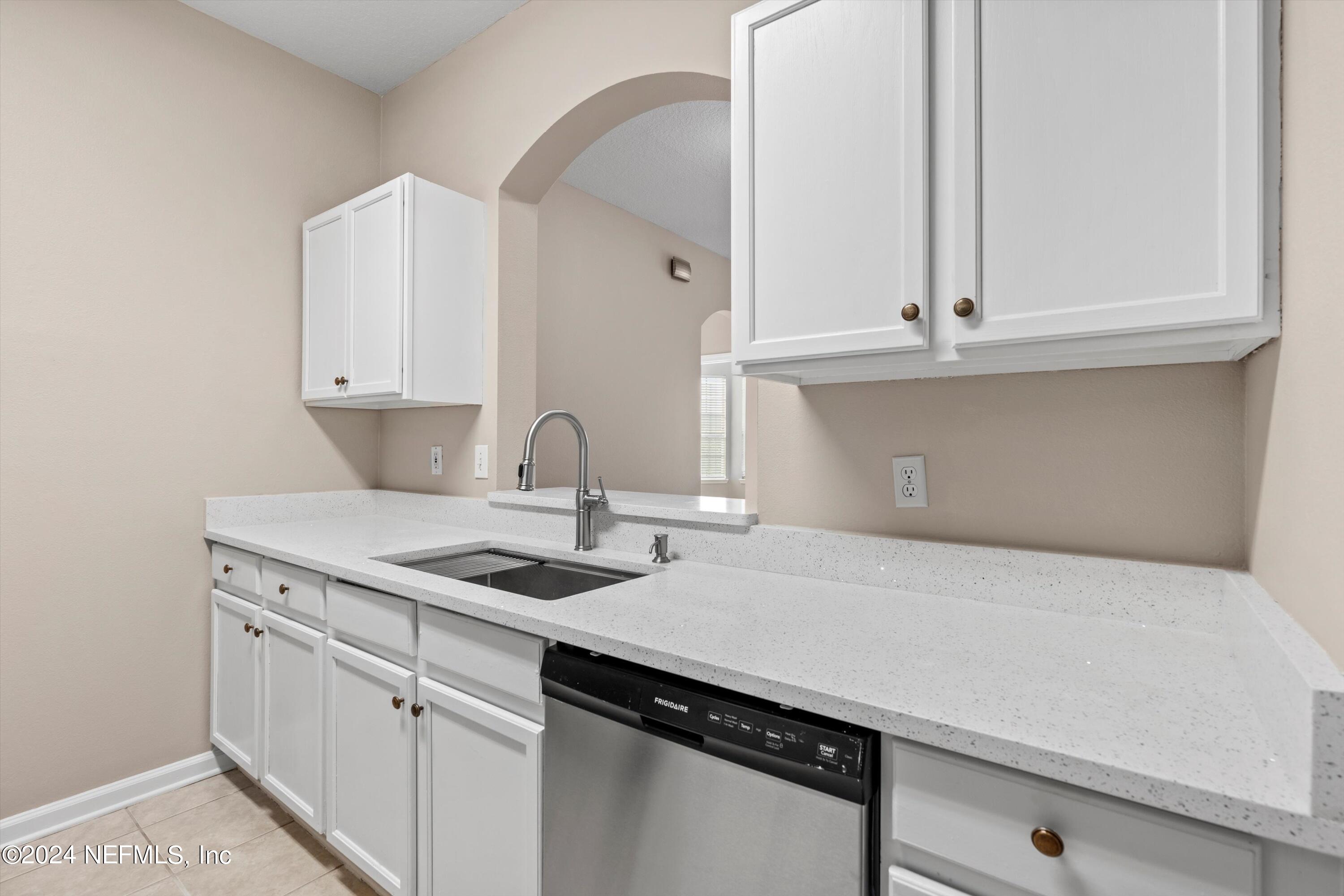 7990 BAYMEADOWS Road, 206