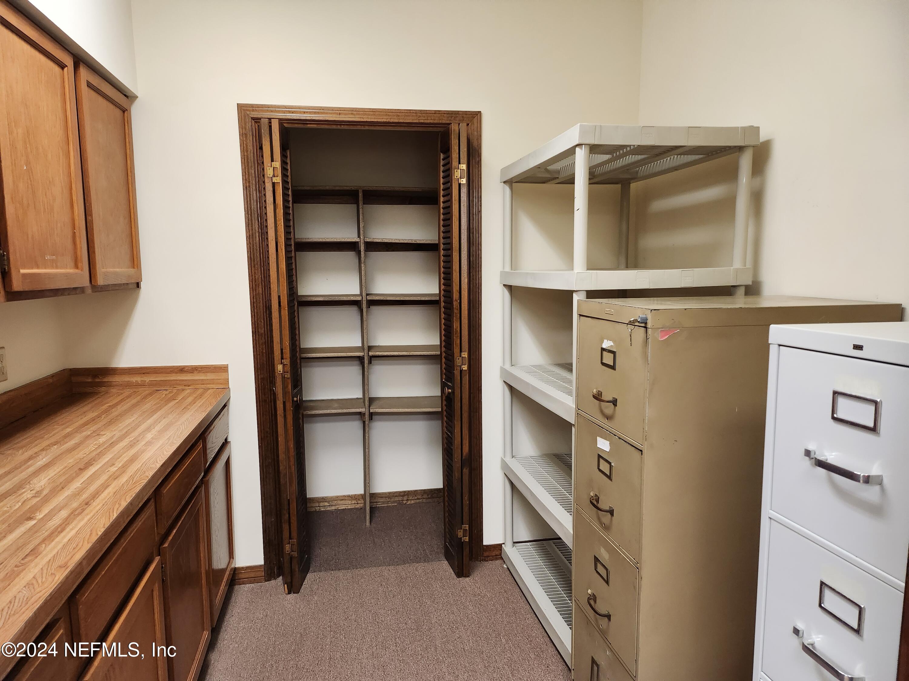 1543 KINGSLEY Avenue, 11