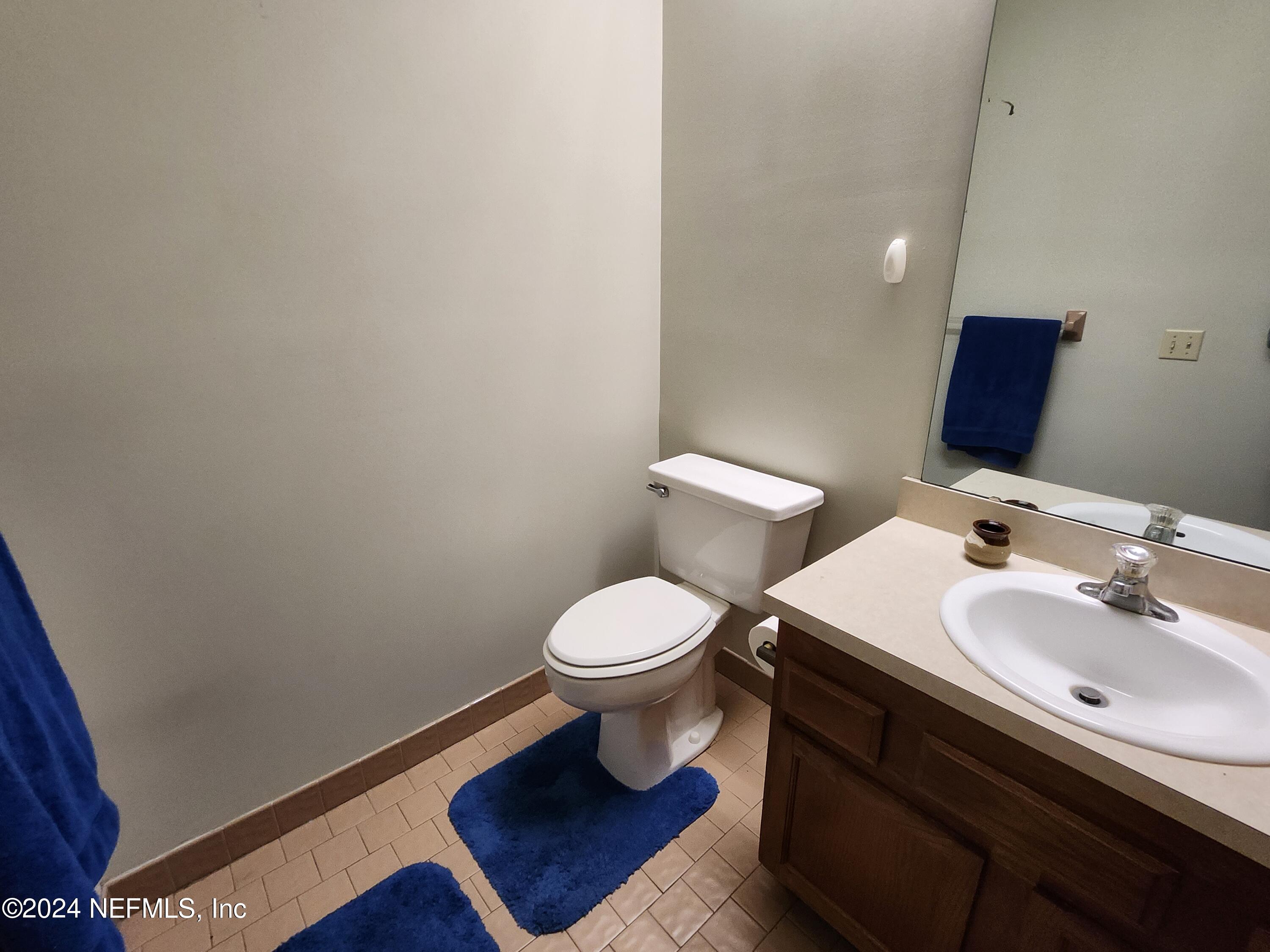 1543 KINGSLEY Avenue, 11