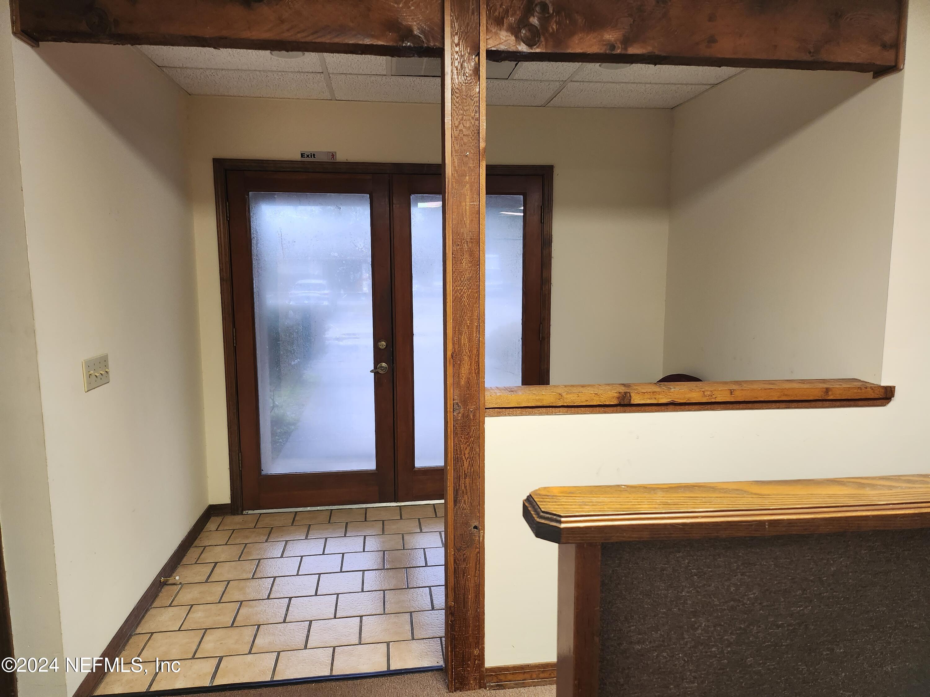 1543 KINGSLEY Avenue, 11