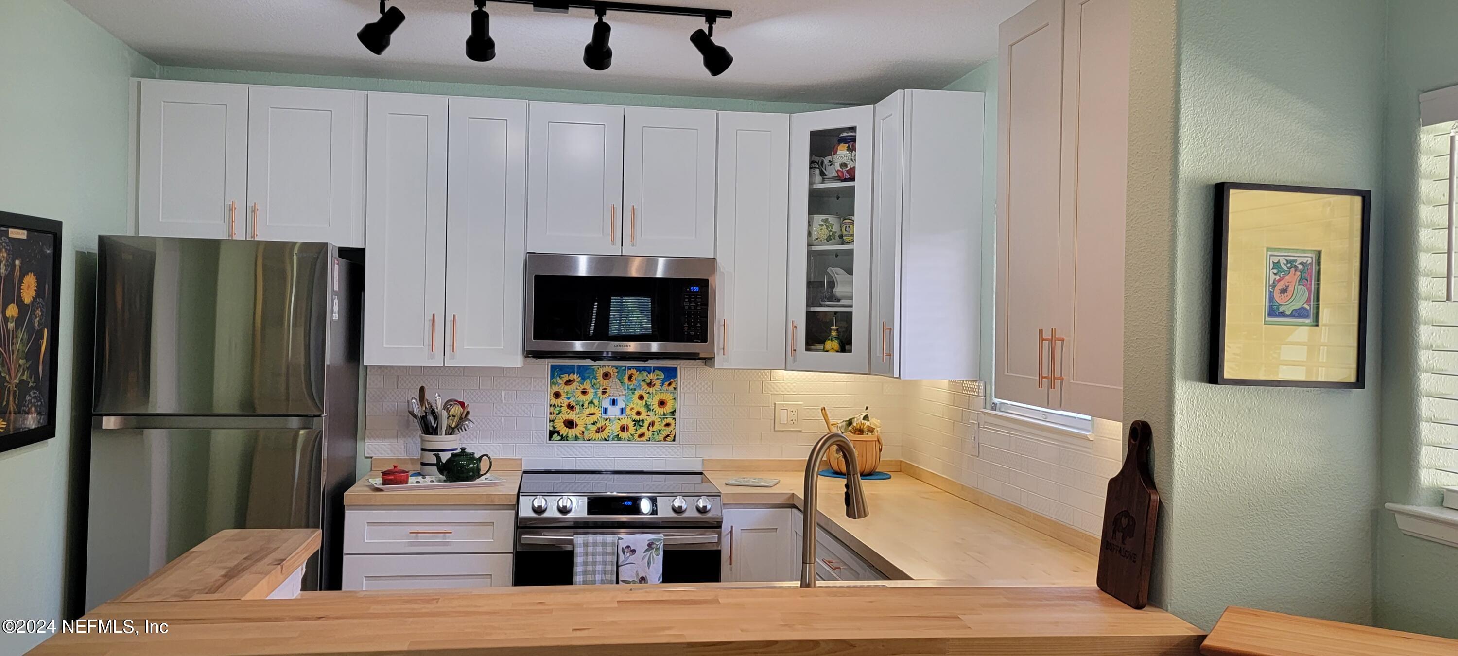 1800 THE GREENS Way, 308