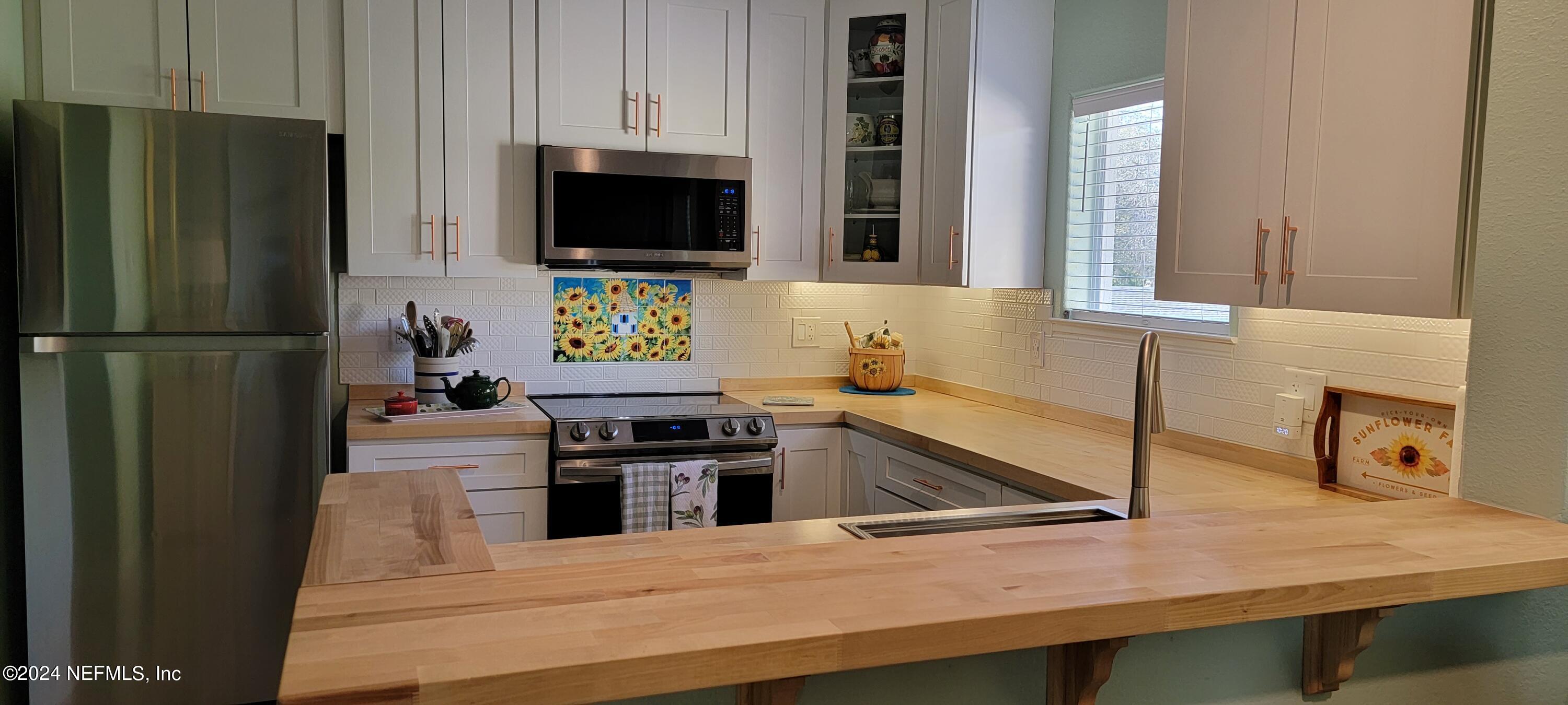 1800 THE GREENS Way, 308