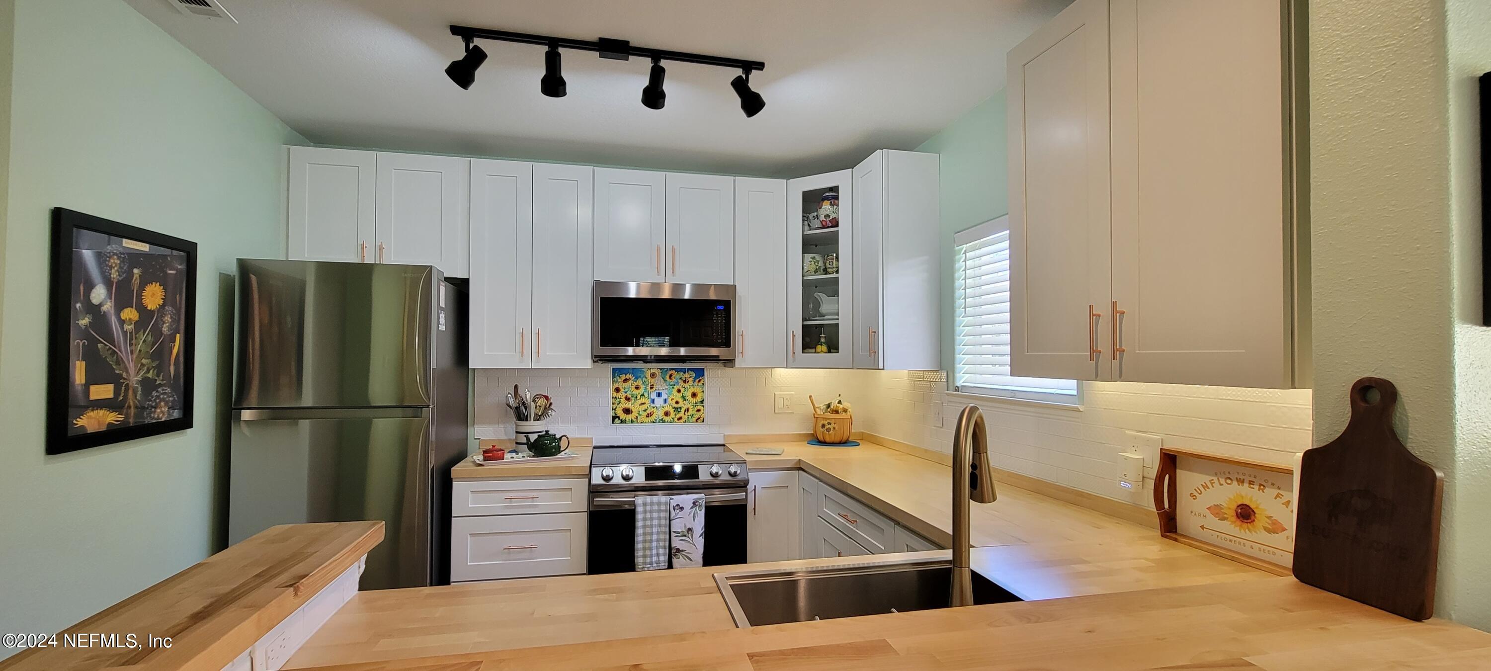 1800 THE GREENS Way, 308