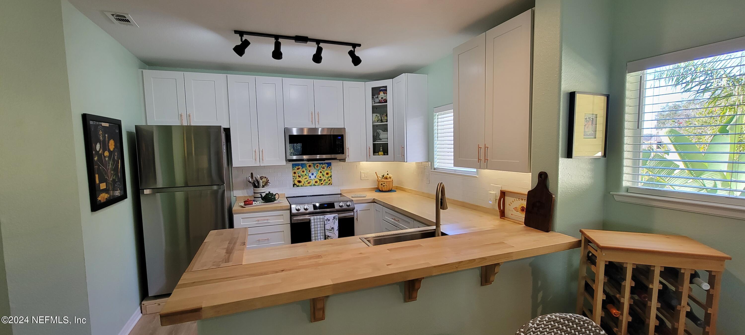 1800 THE GREENS Way, 308