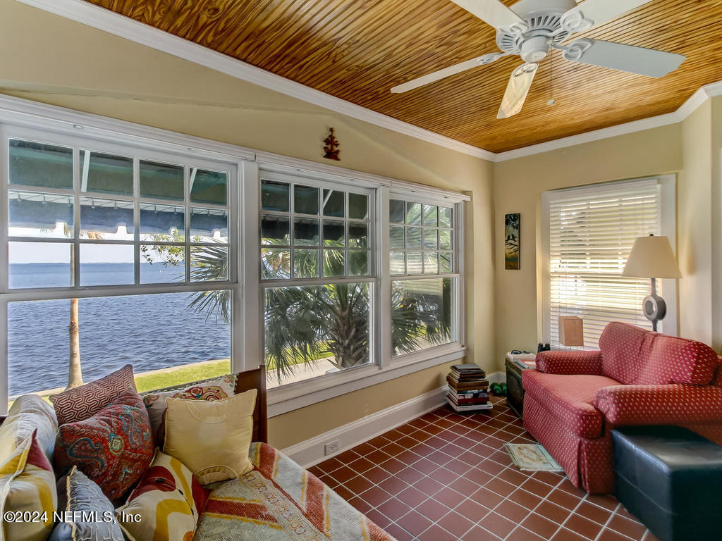 2119 RIVER Boulevard