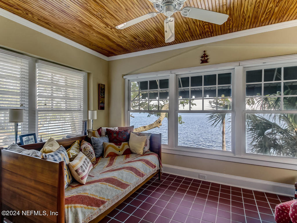 2119 RIVER Boulevard