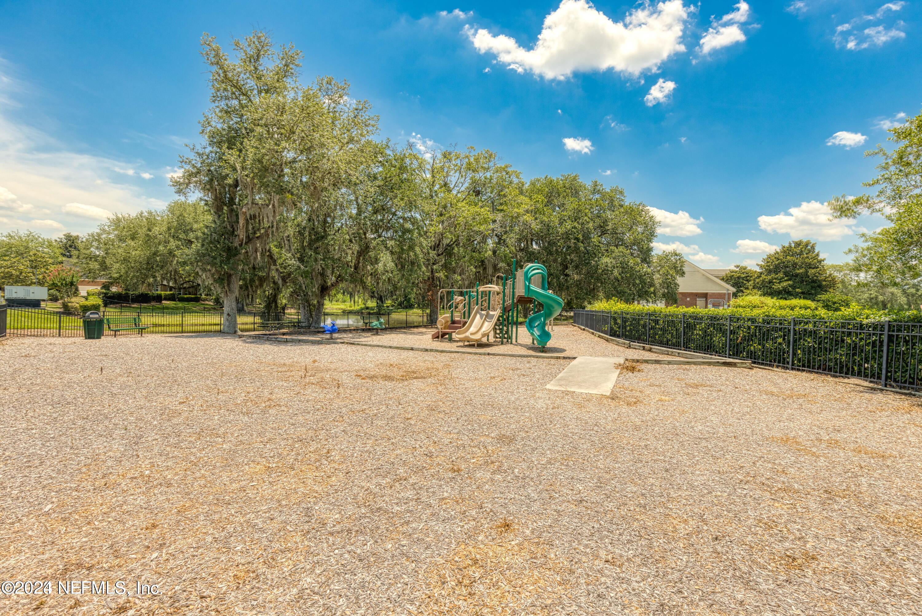 526 BERKSHIRE Court