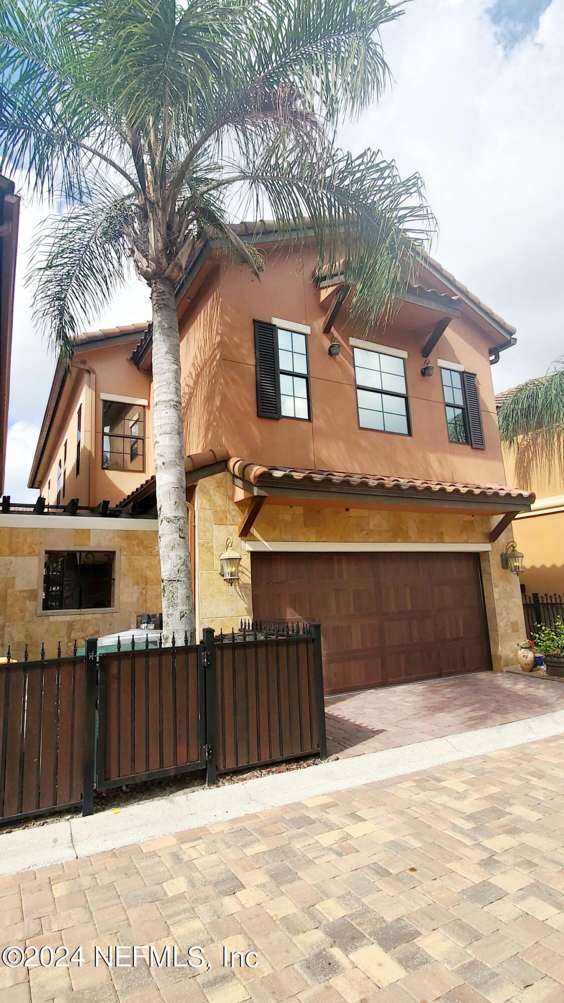 8849 LA TERRAZZA Place