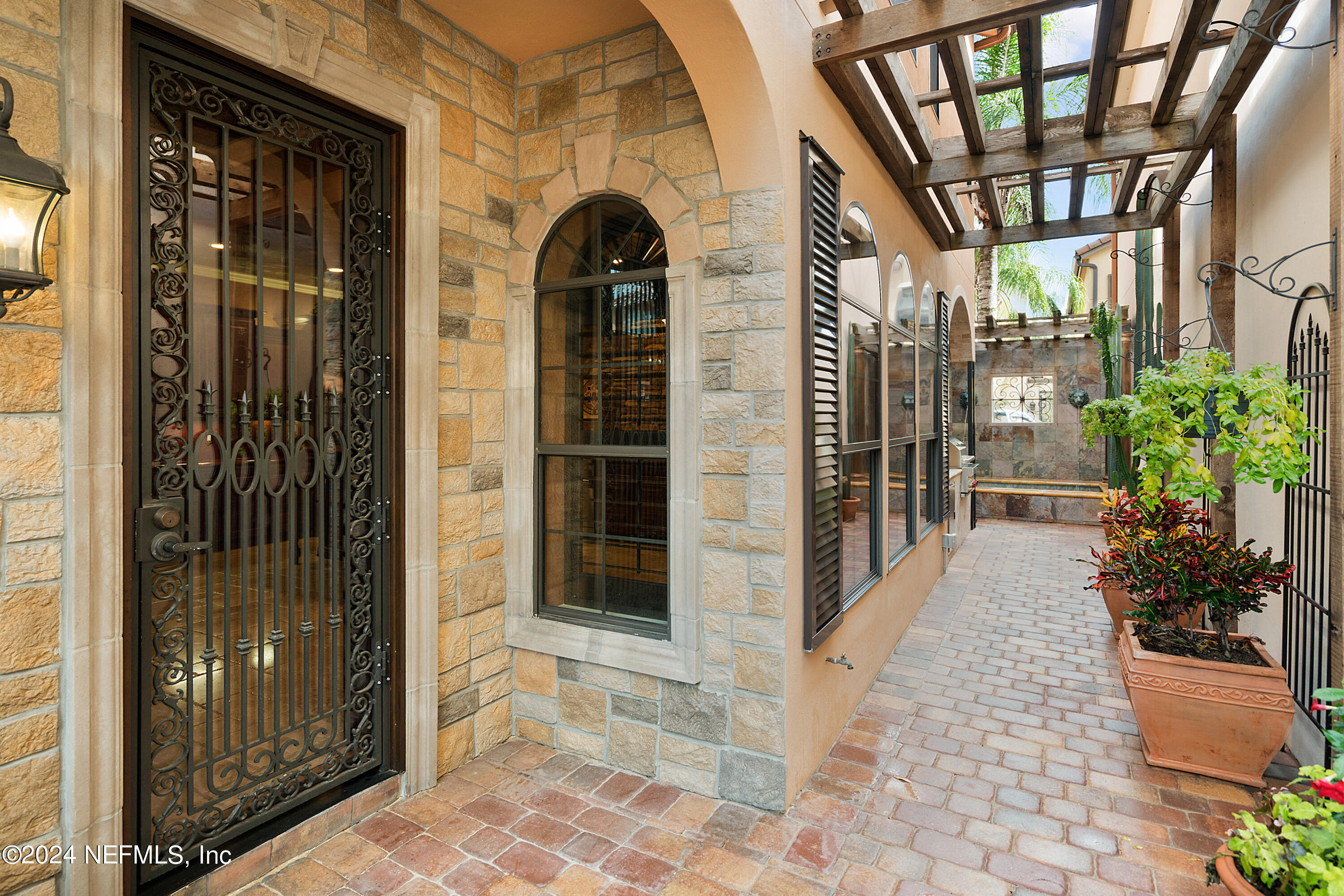 8849 LA TERRAZZA Place