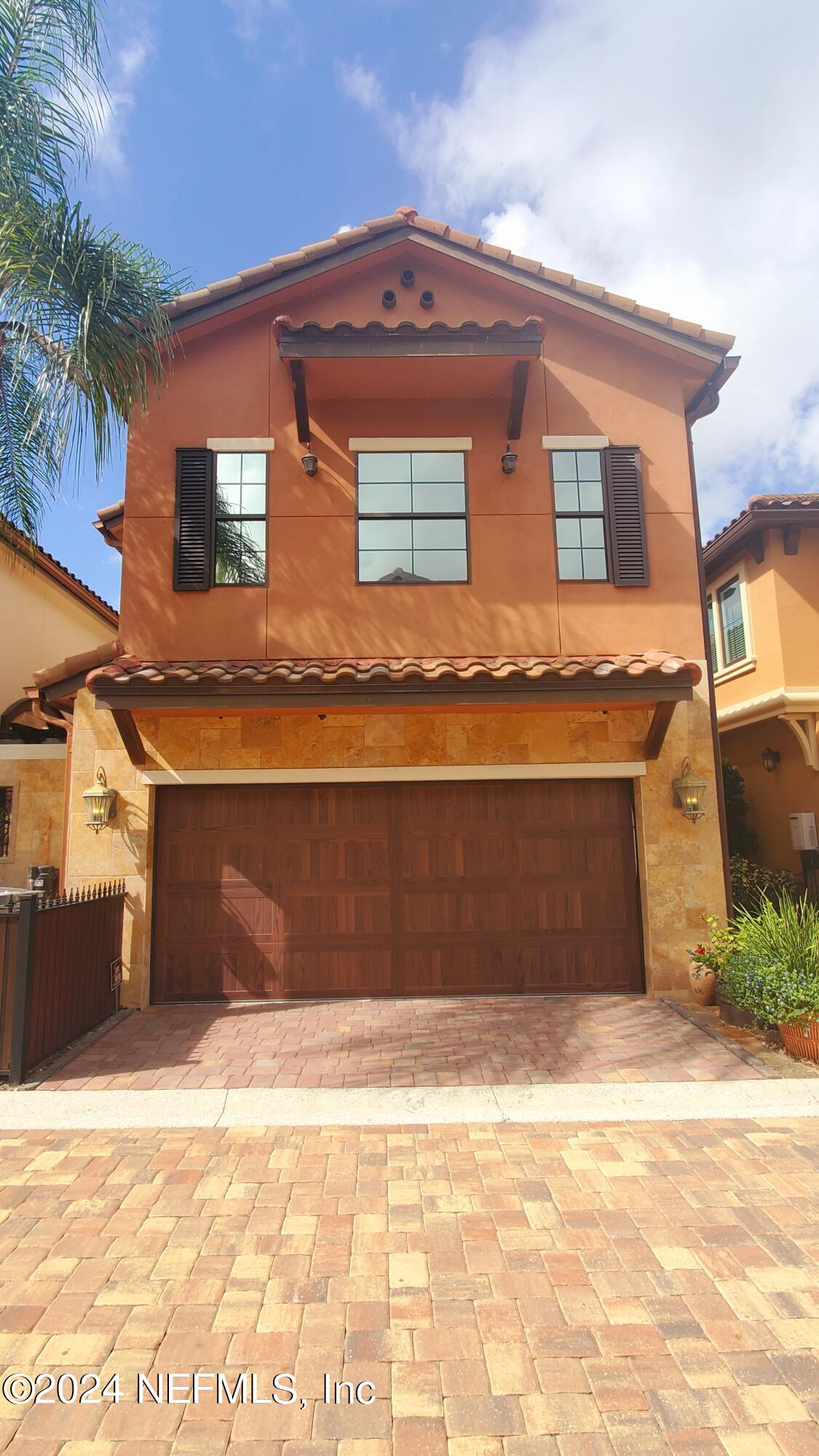 8849 LA TERRAZZA Place