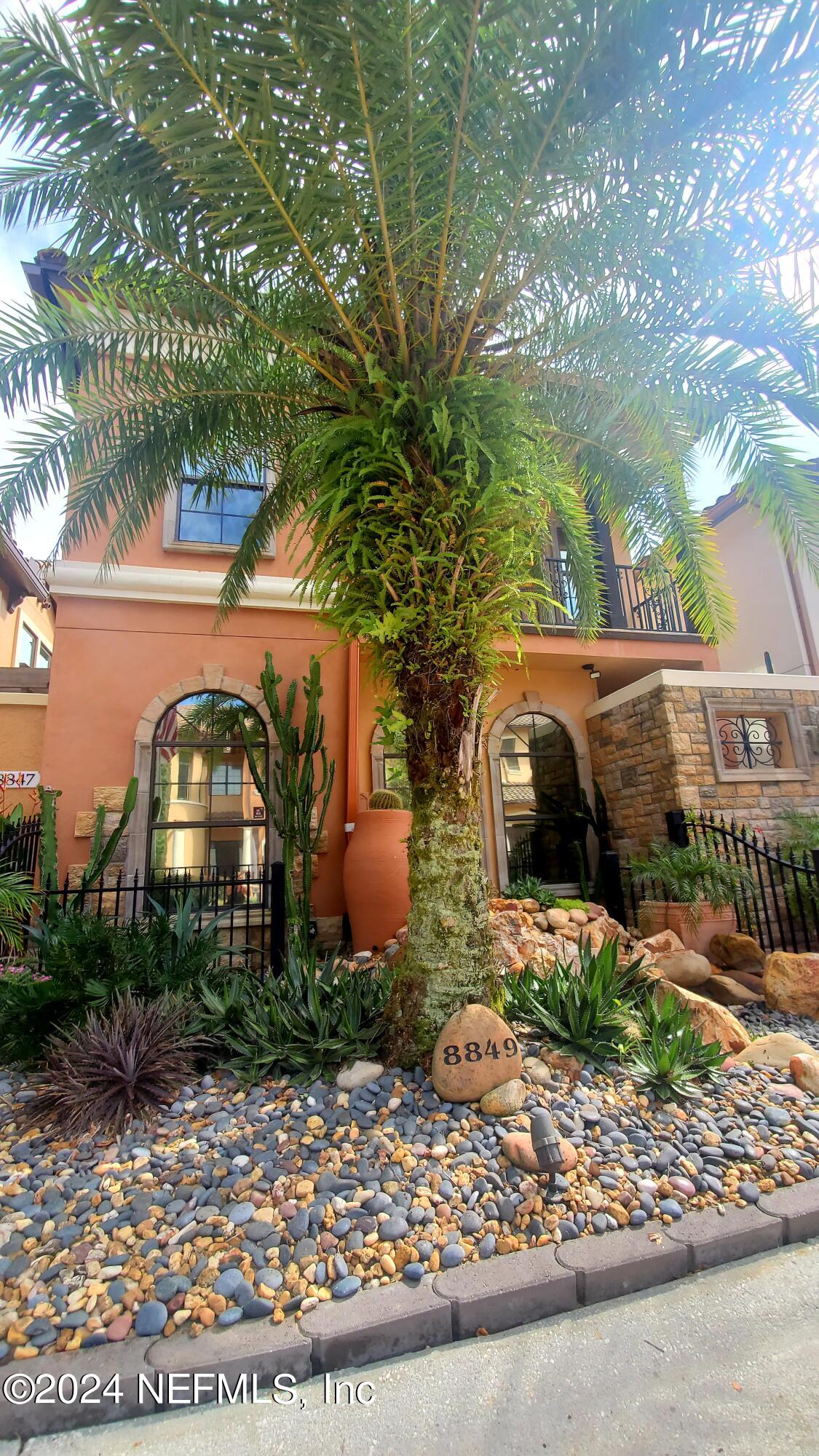 8849 LA TERRAZZA Place