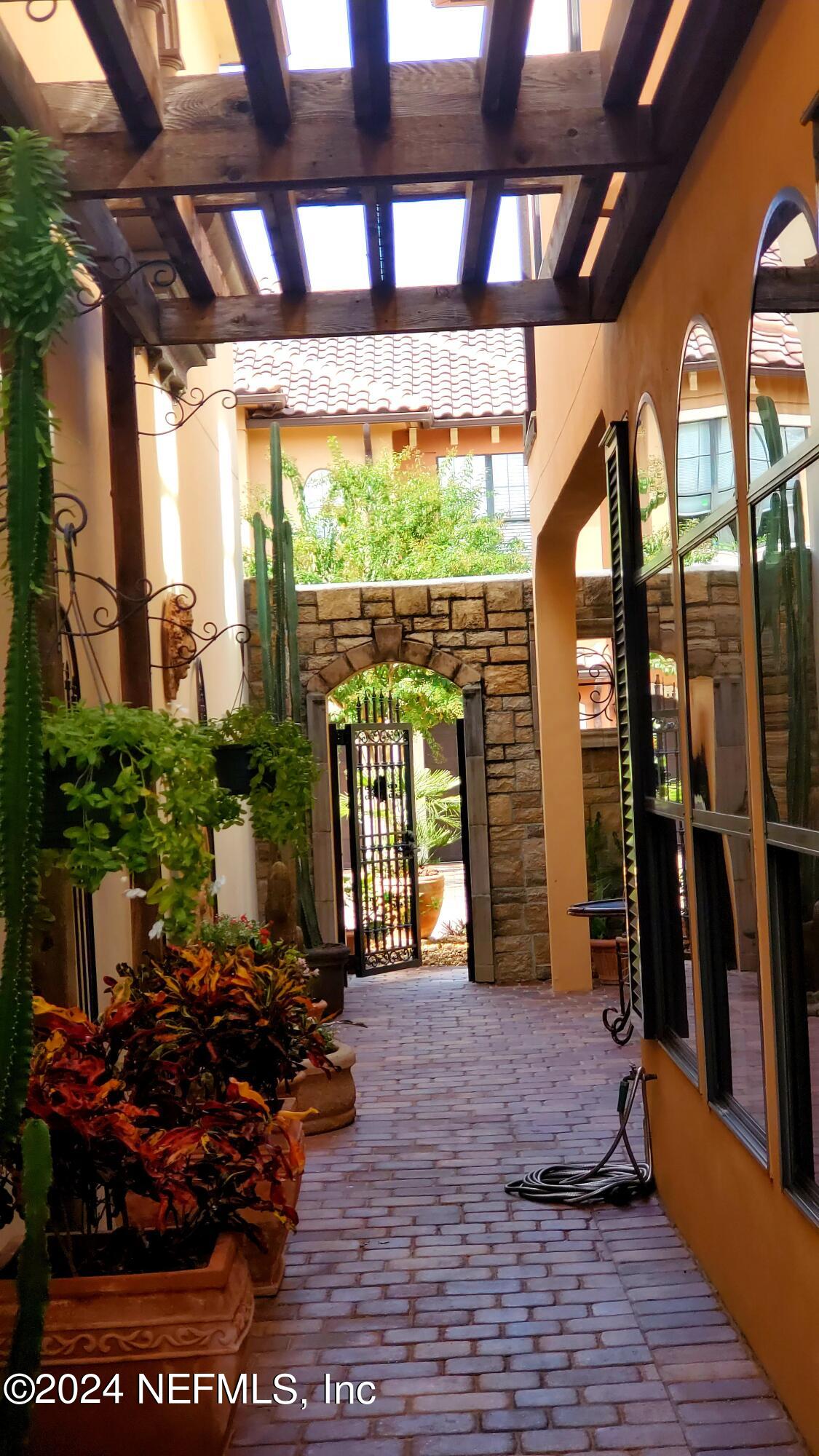 8849 LA TERRAZZA Place