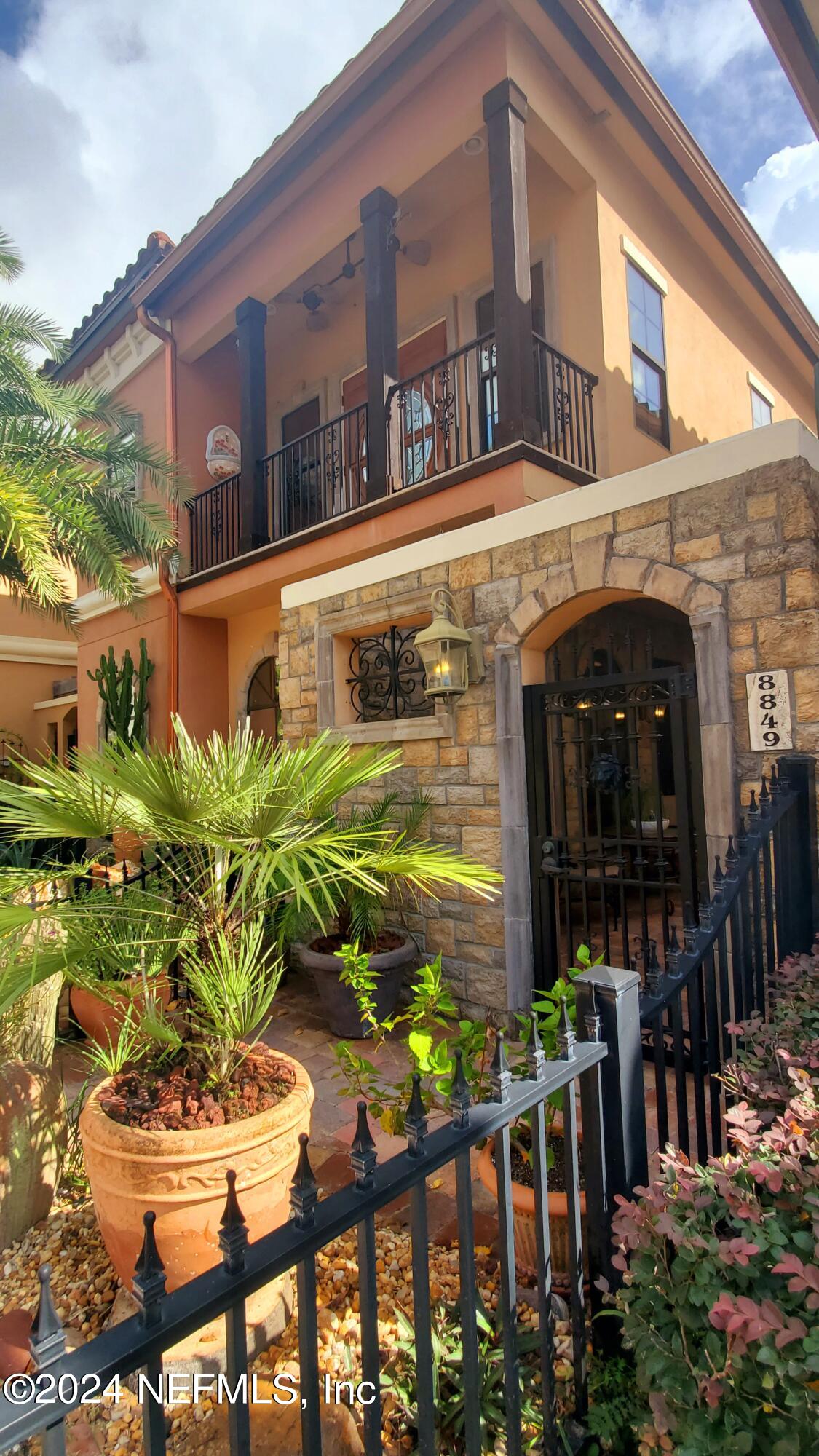 8849 LA TERRAZZA Place