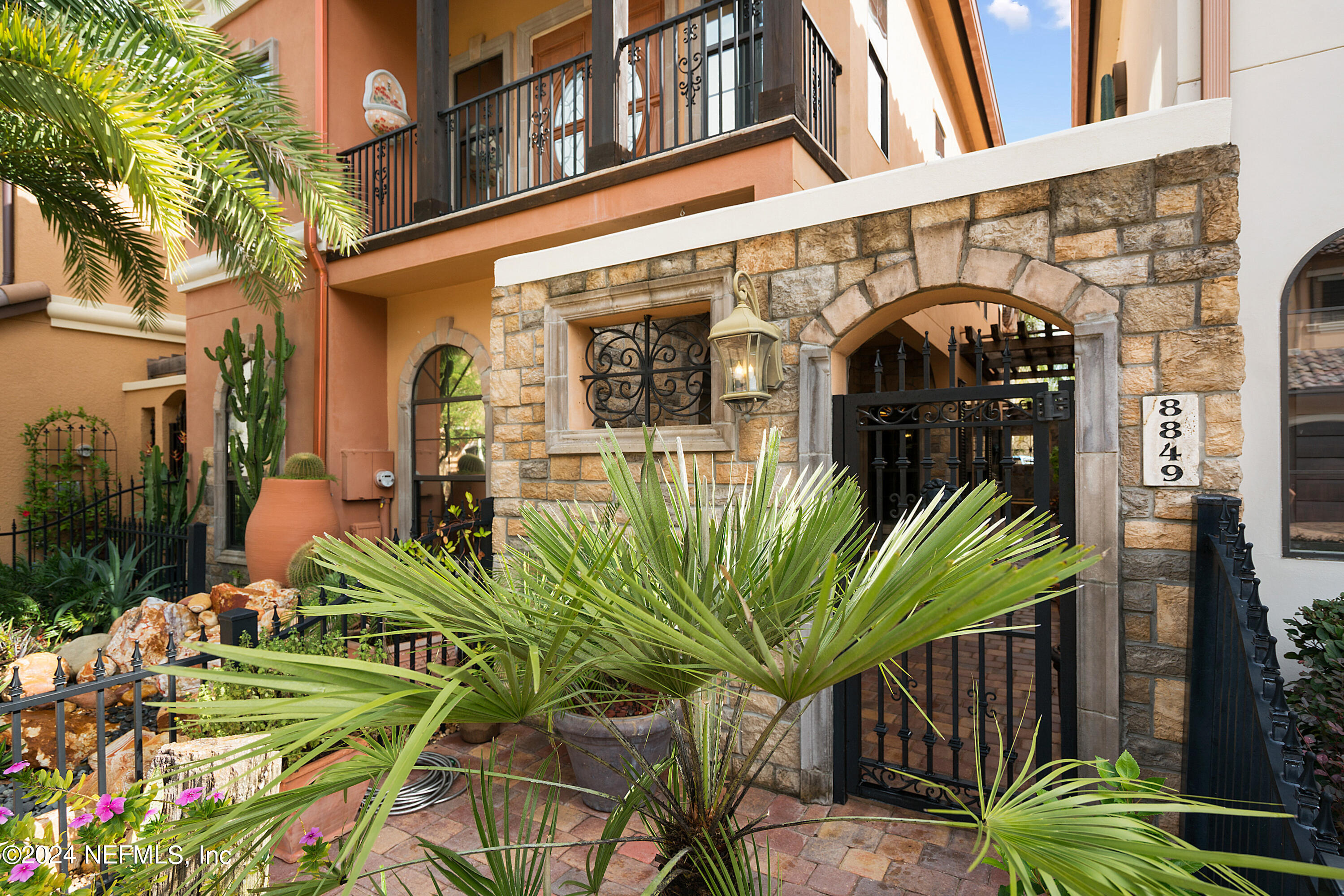 8849 LA TERRAZZA Place