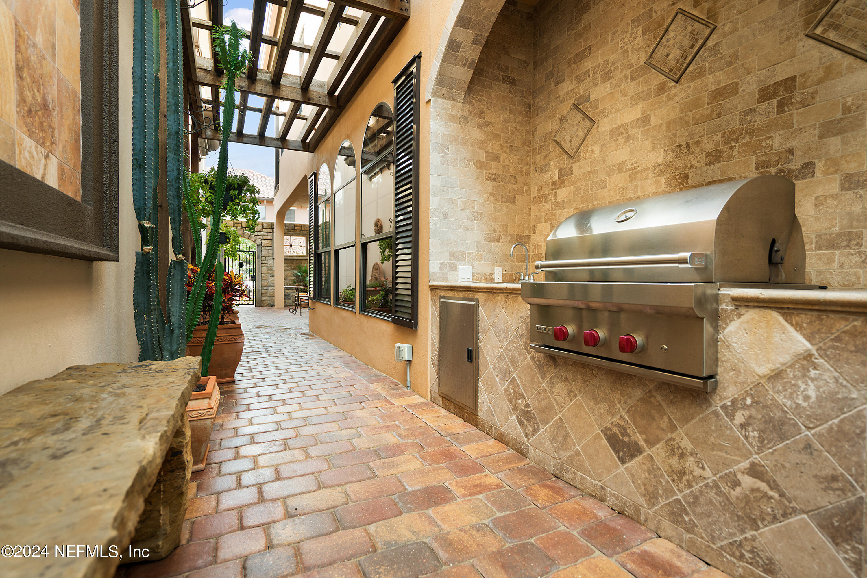 8849 LA TERRAZZA Place