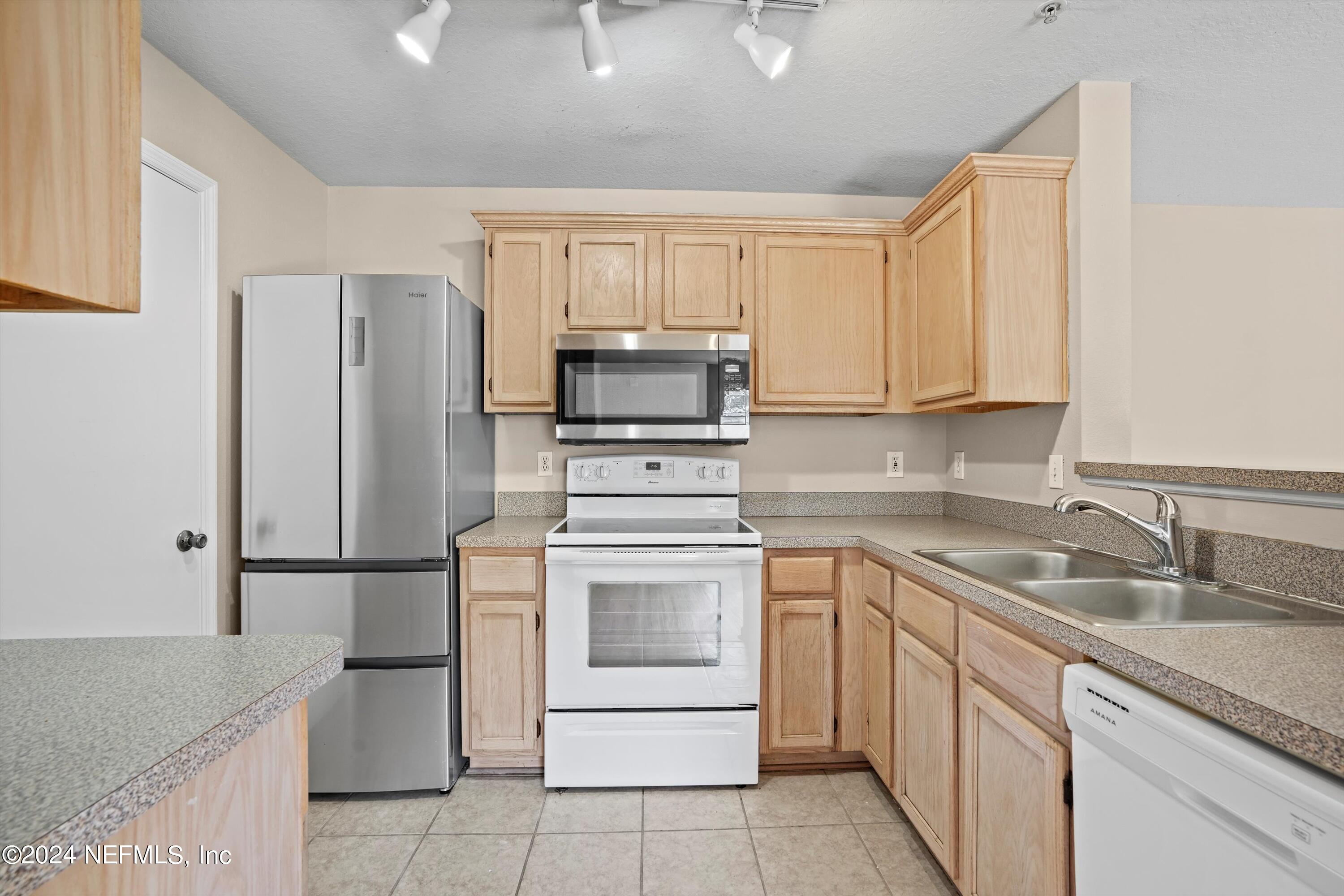 7701 TIMBERLIN PARK Boulevard, 927