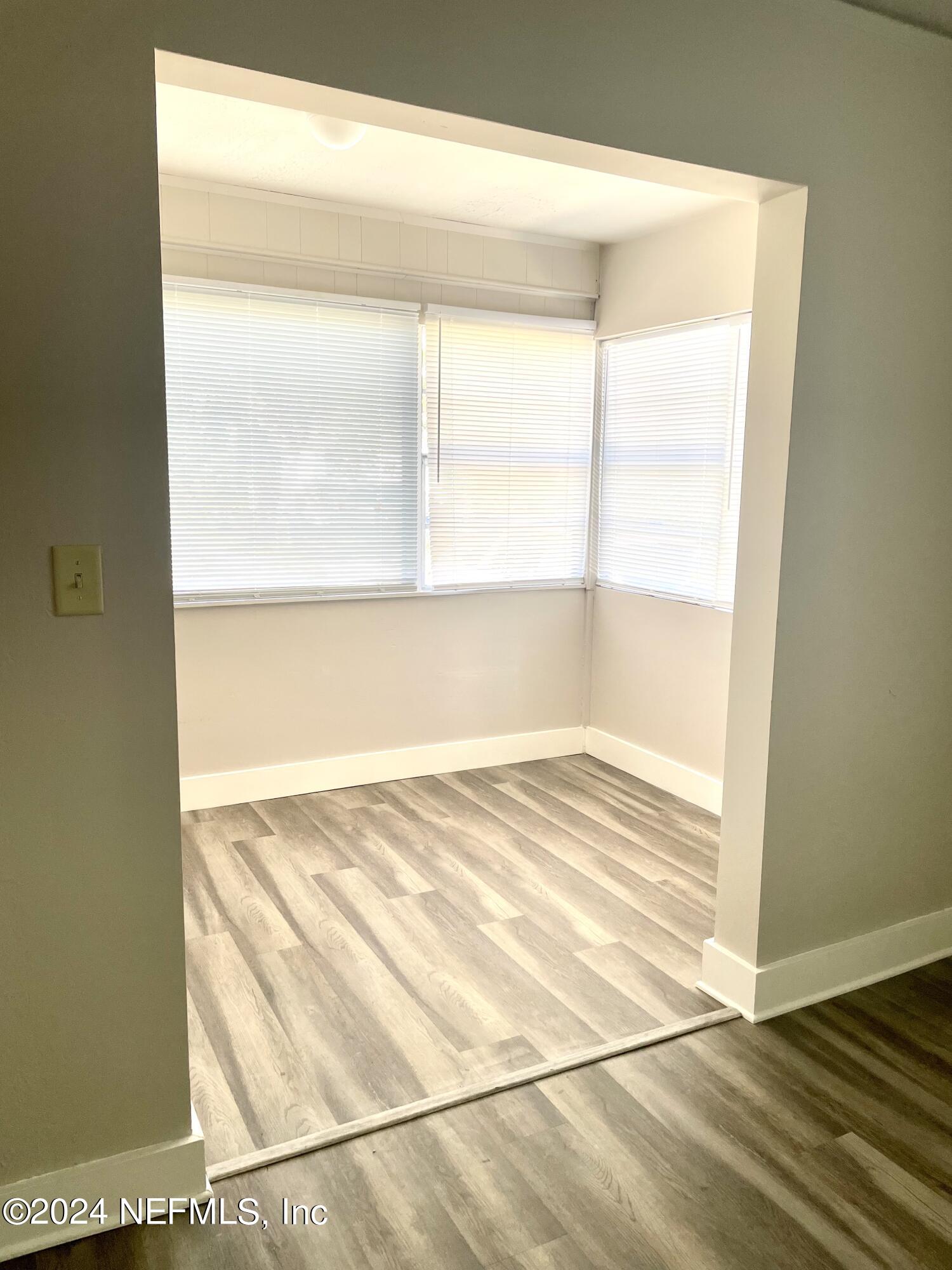 1204 W 10TH Street W