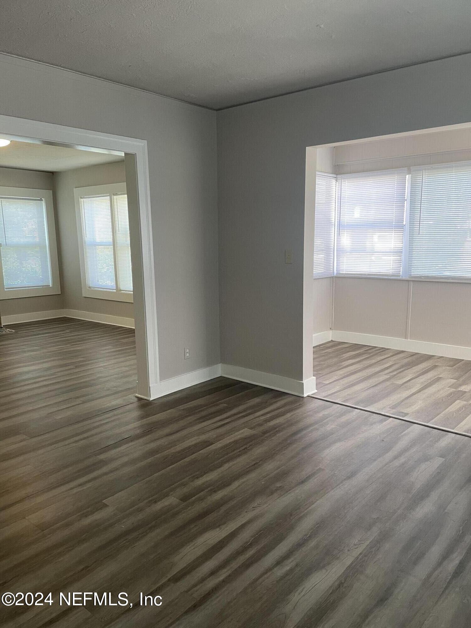 1204 W 10TH Street W