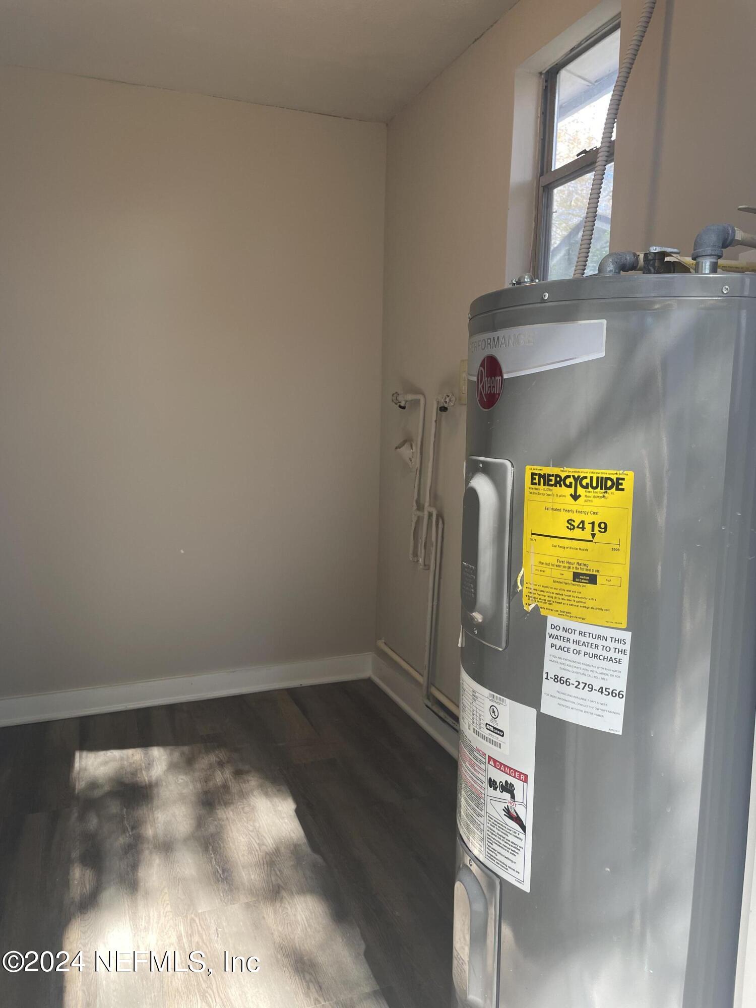 1204 W 10TH Street W