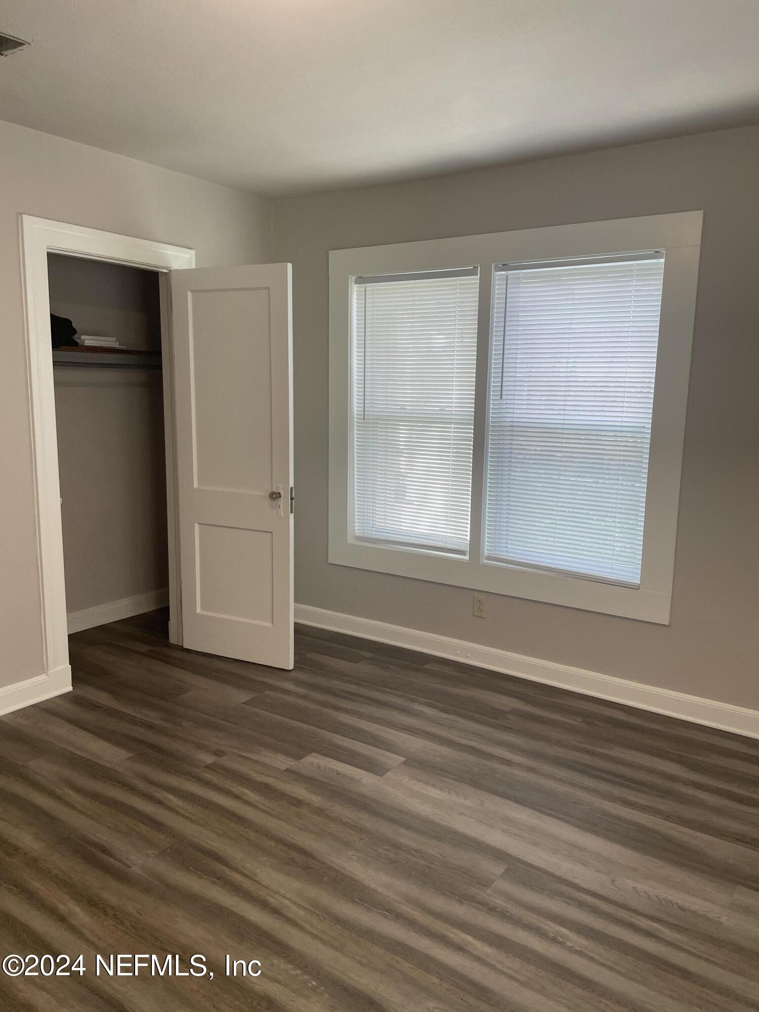 1204 W 10TH Street W