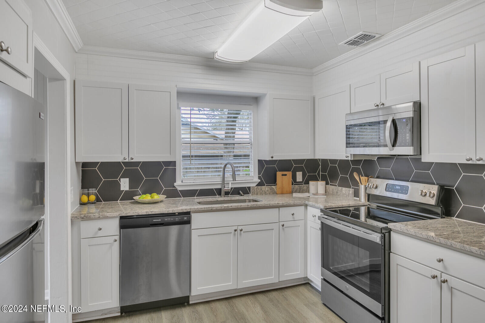 1056 VERONICA Street