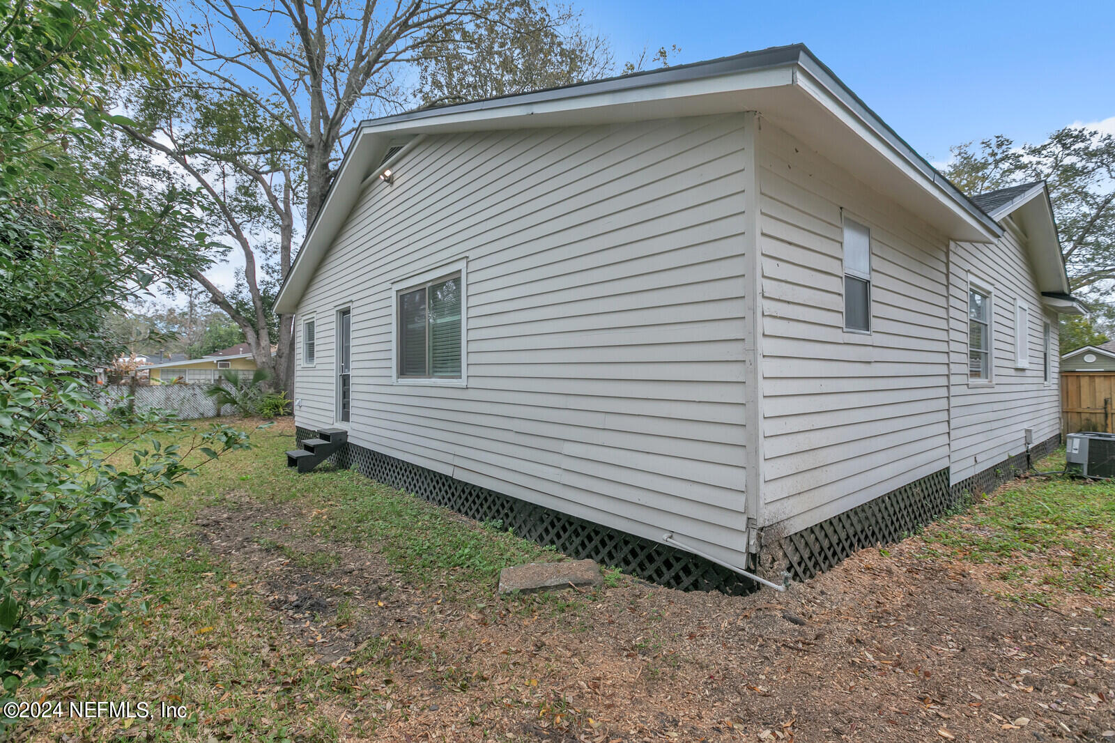 1056 VERONICA Street