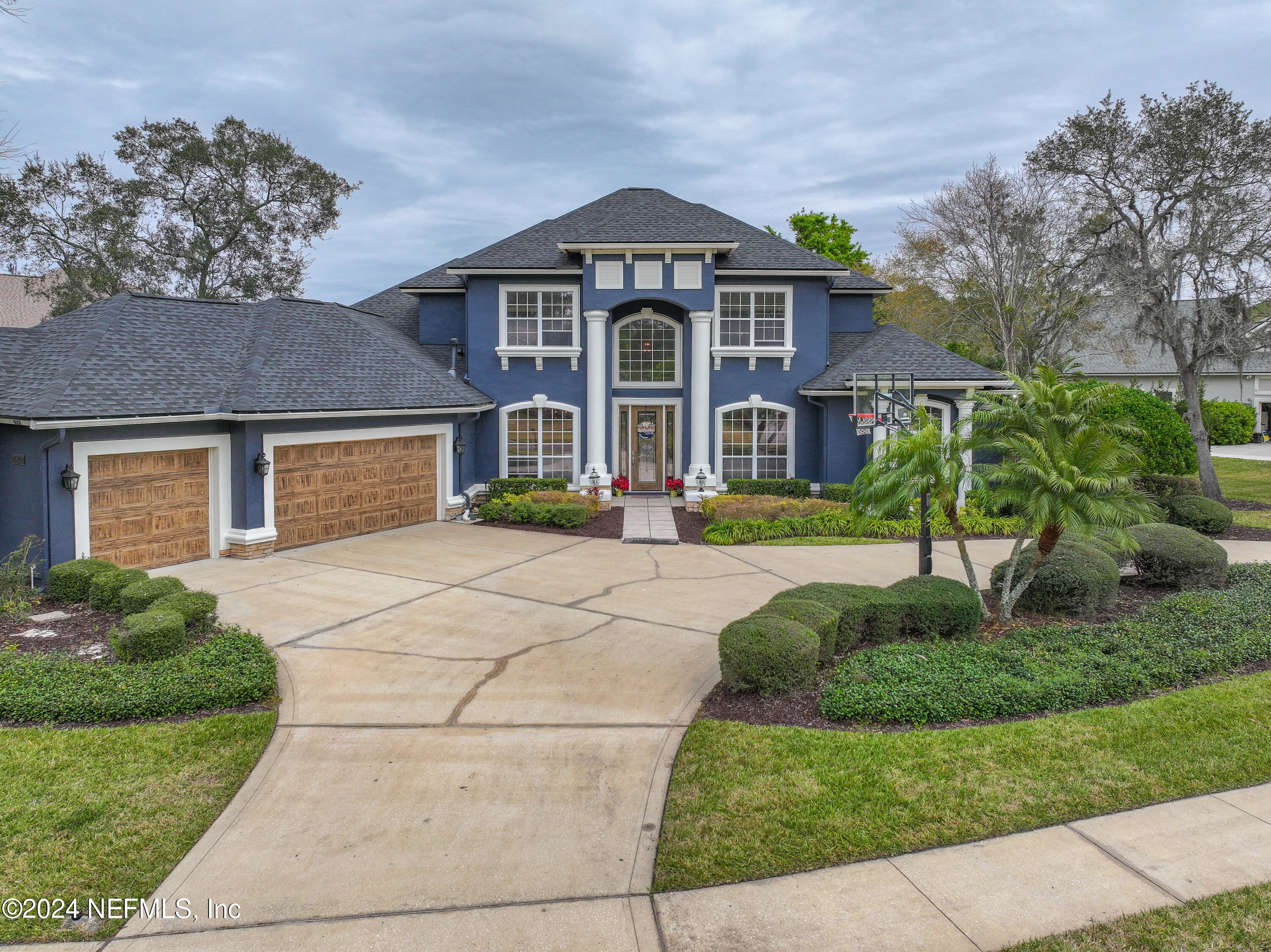 422 SUMMERSET Drive